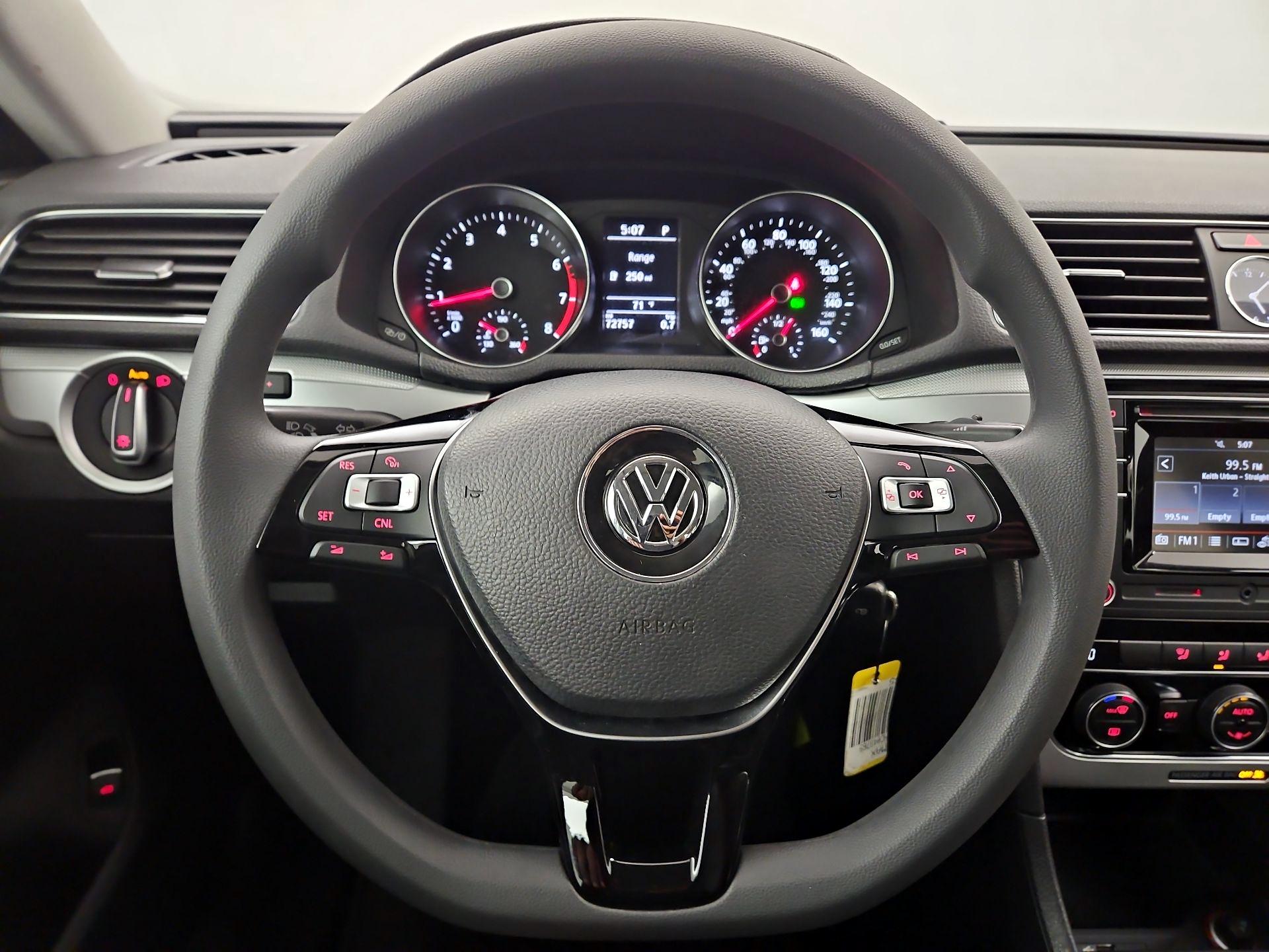 Thumbnail: 2017 Volkswagen Passat - 10