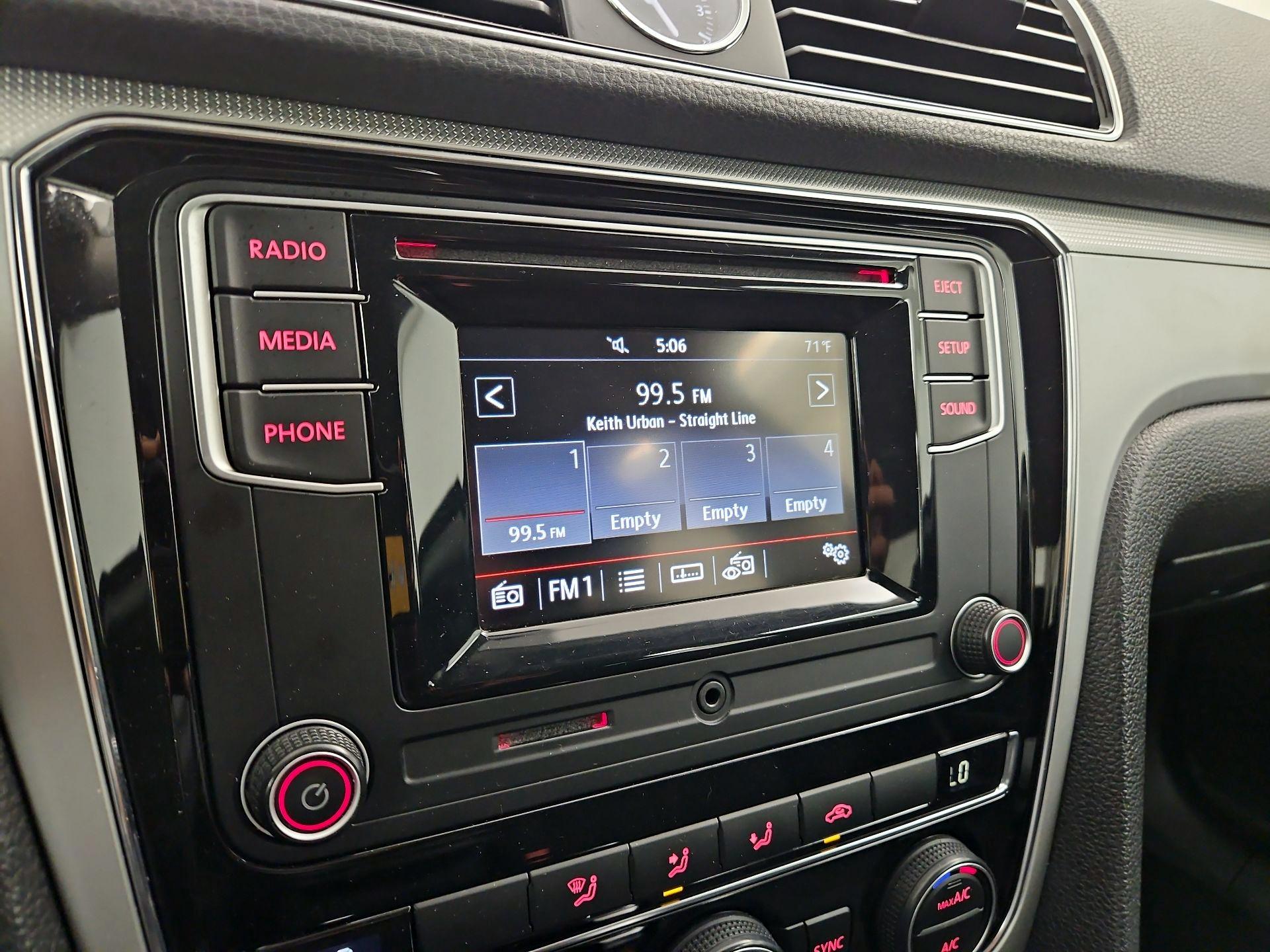 Thumbnail: 2017 Volkswagen Passat - 15