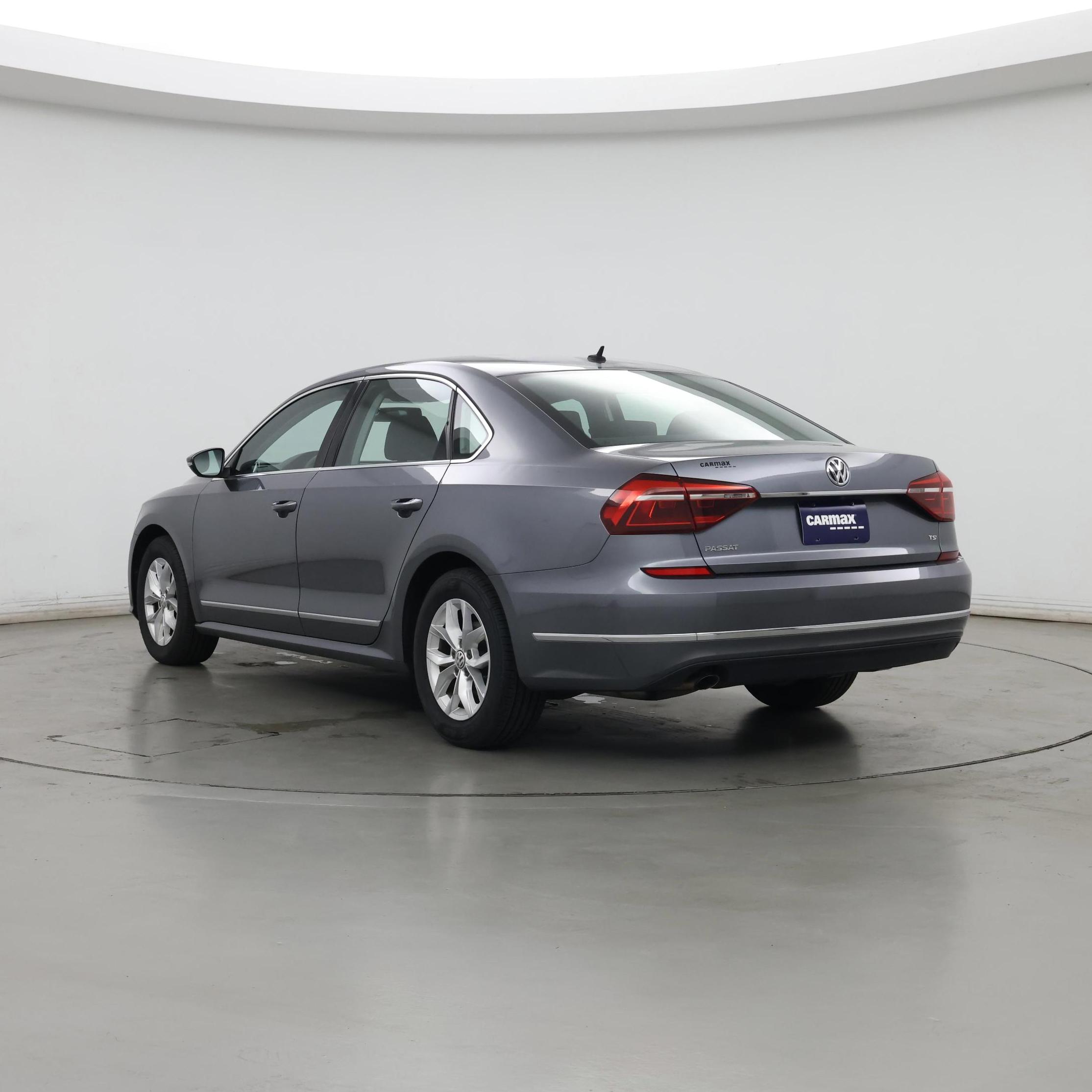 Thumbnail: 2017 Volkswagen Passat - 2