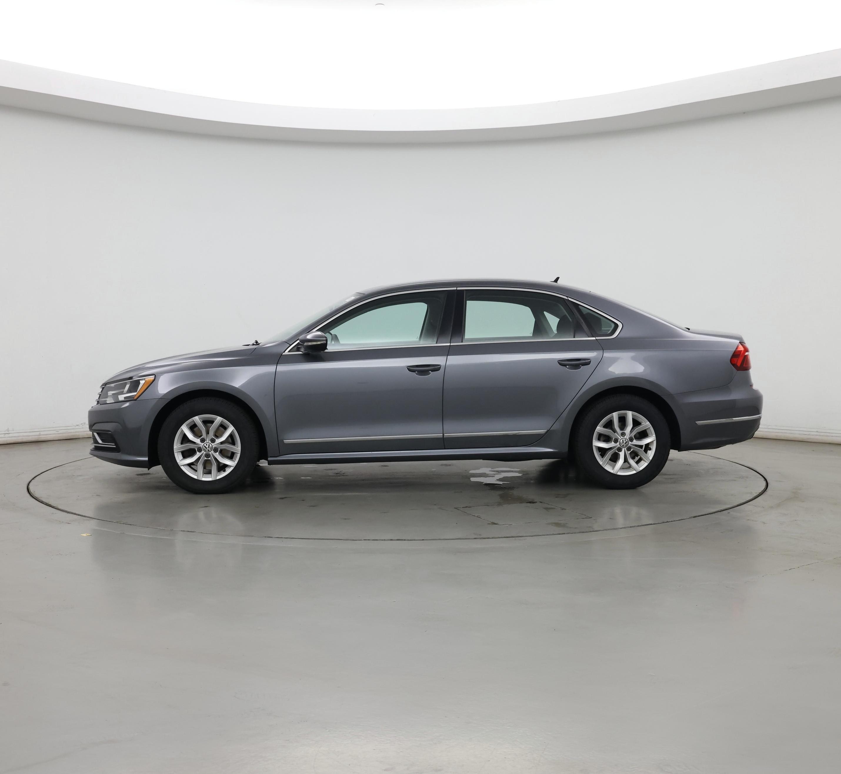 Thumbnail: 2017 Volkswagen Passat - 3