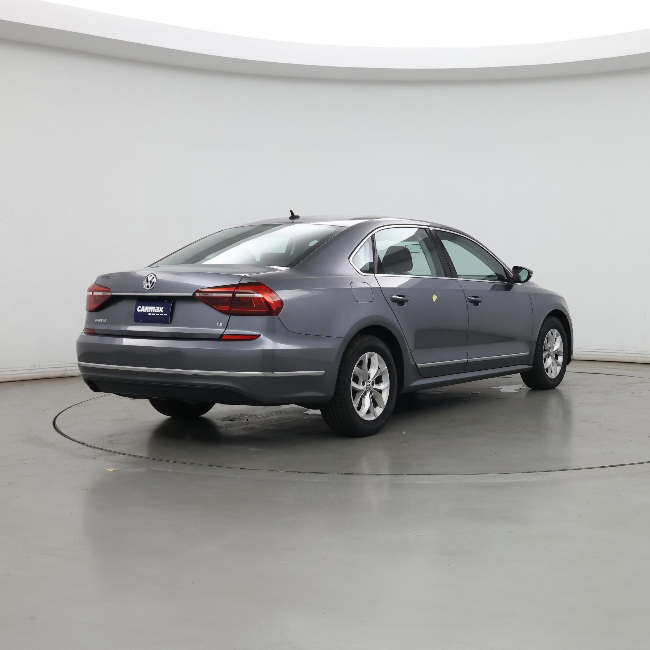 Thumbnail: 2017 Volkswagen Passat - 8