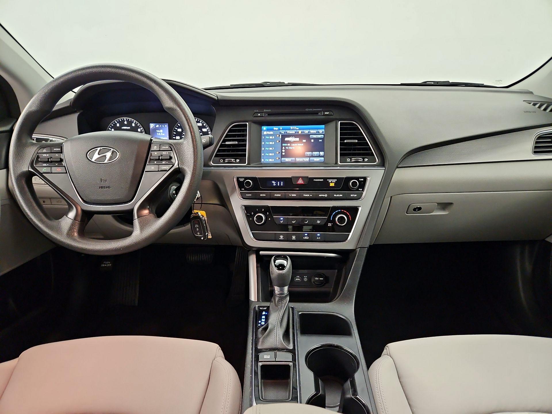 Thumbnail: 2017 Hyundai Sonata - 9