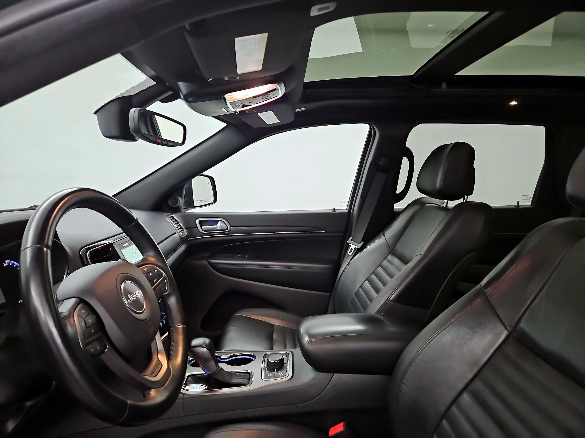 Thumbnail: 2020 Jeep Grand Cherokee - 20