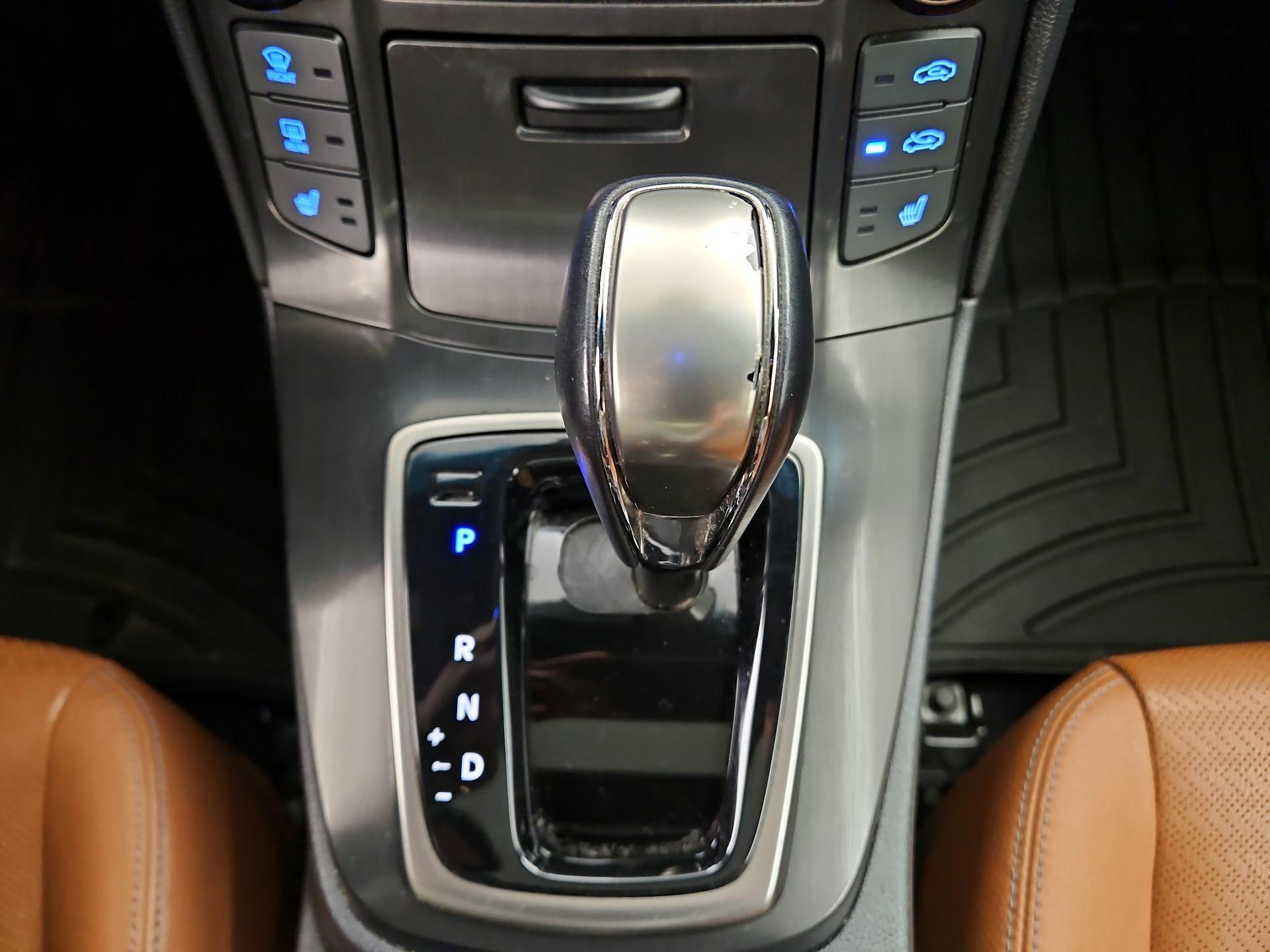 Thumbnail: 2015 Hyundai Genesis - 17
