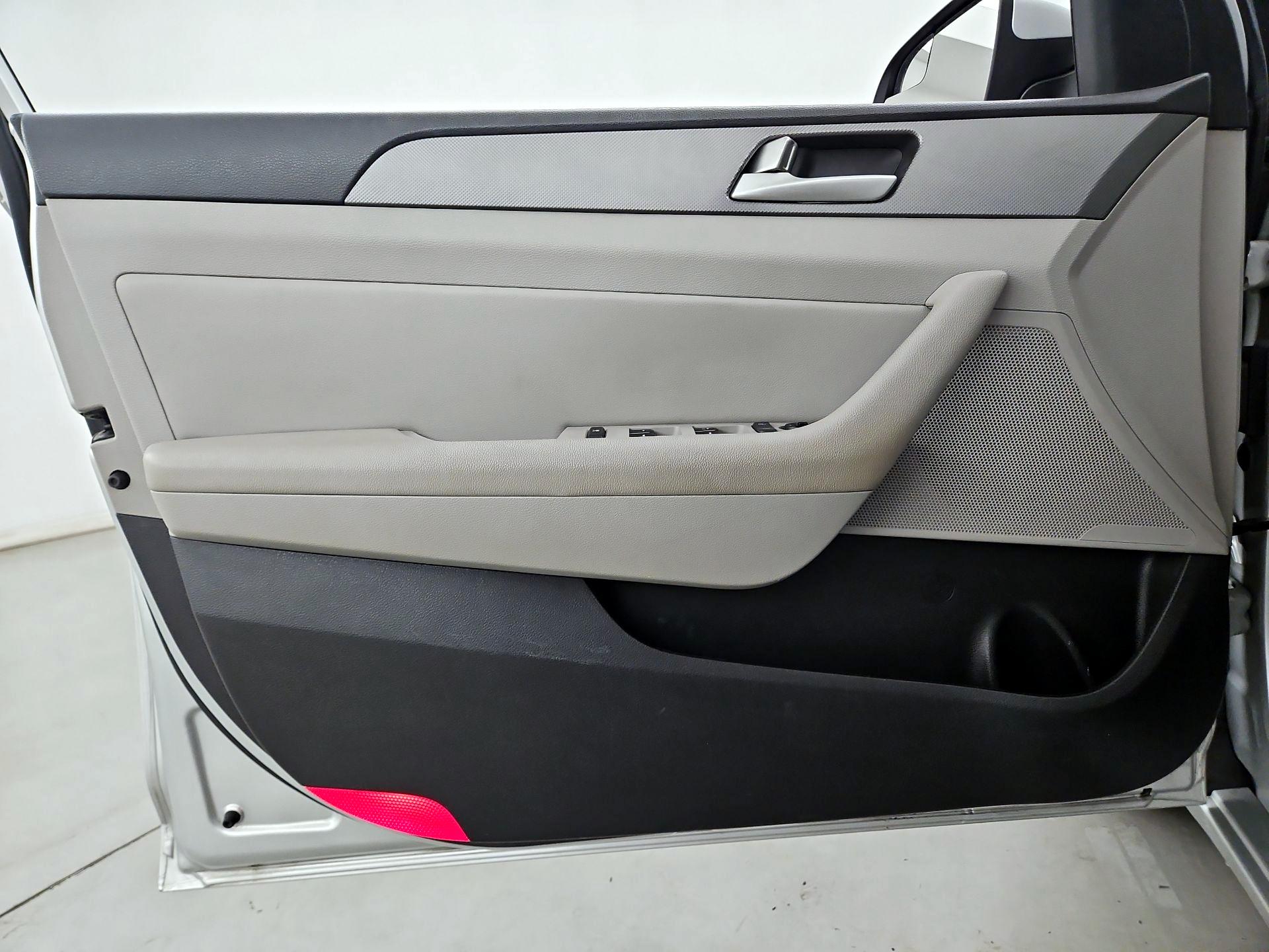 Thumbnail: 2015 Hyundai Sonata - 12