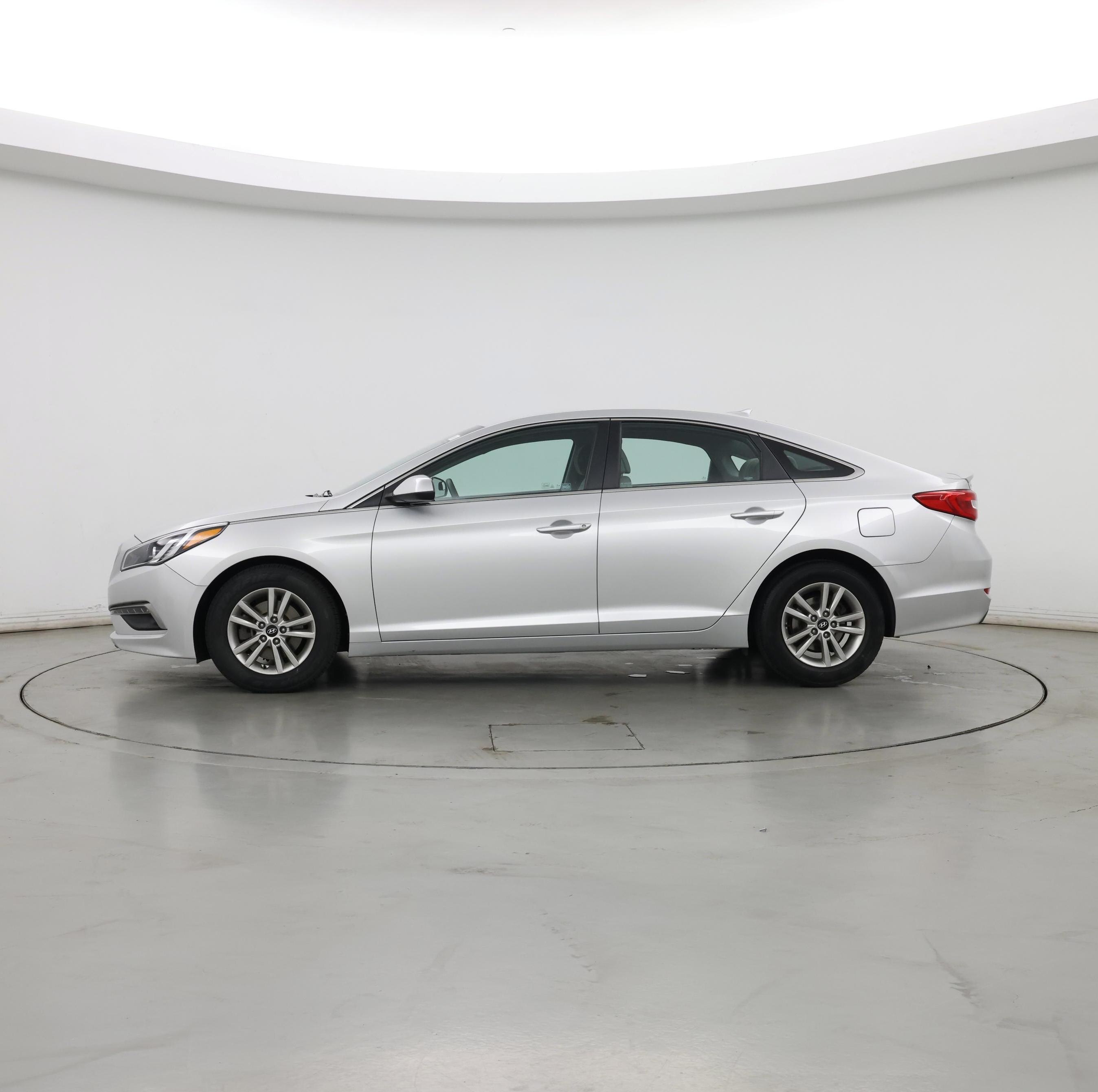 Thumbnail: 2015 Hyundai Sonata - 3