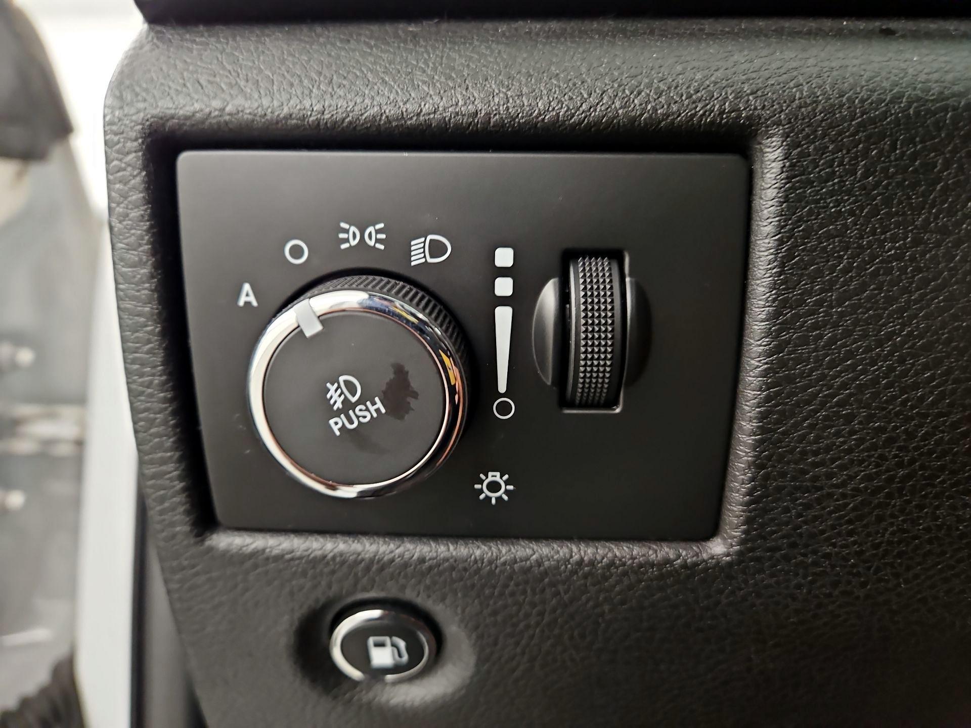 Thumbnail: 2015 Jeep Grand Cherokee - 13