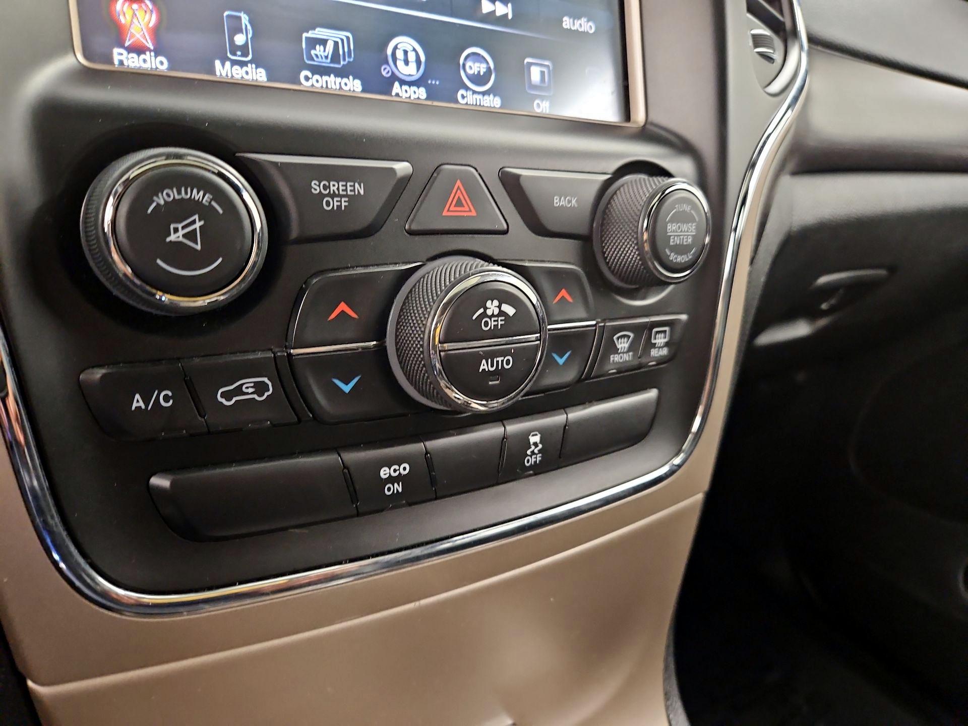 Thumbnail: 2015 Jeep Grand Cherokee - 16