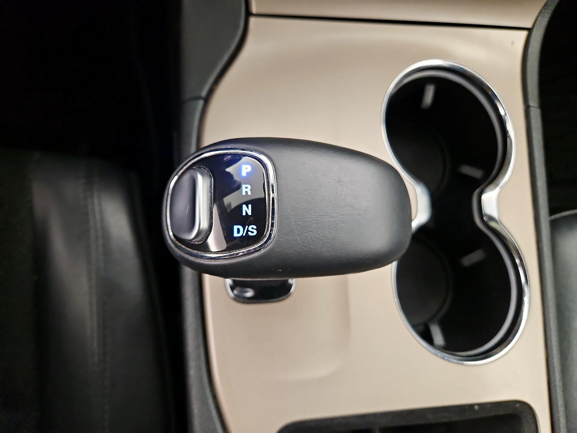 Thumbnail: 2015 Jeep Grand Cherokee - 17
