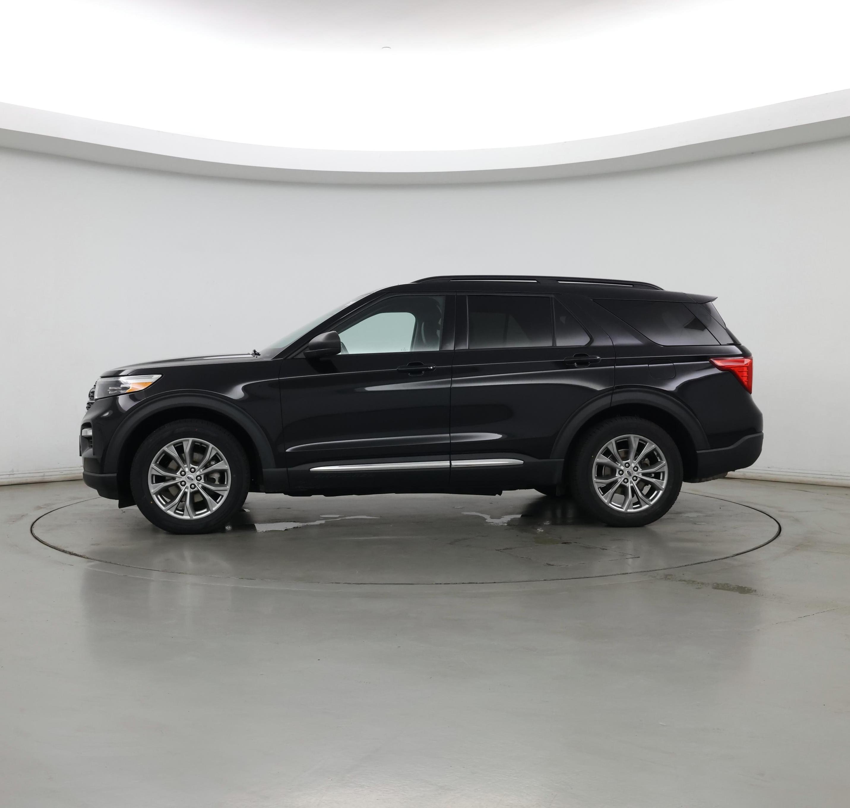 Thumbnail: 2021 Ford Explorer - 3