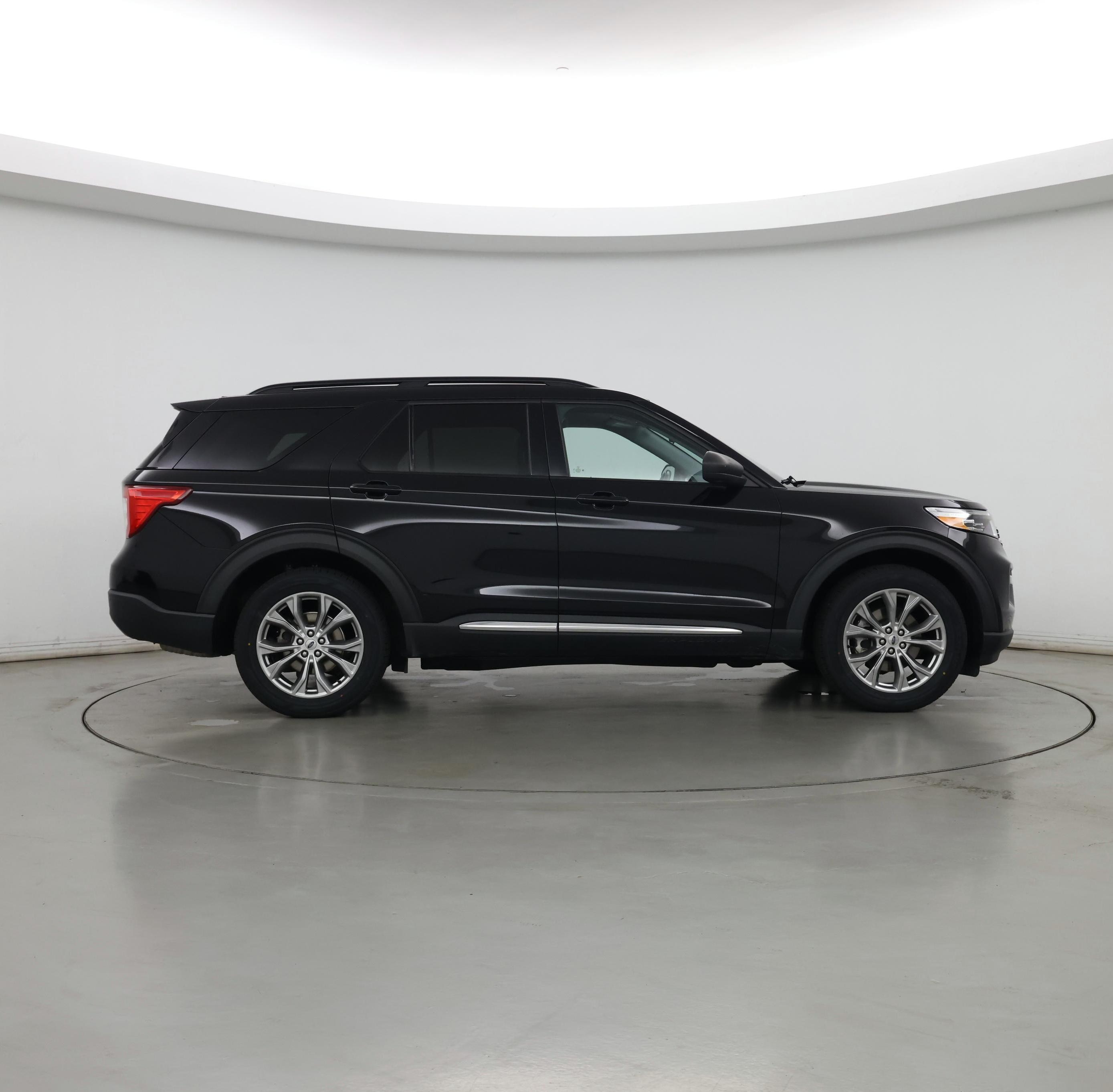 Thumbnail: 2021 Ford Explorer - 7