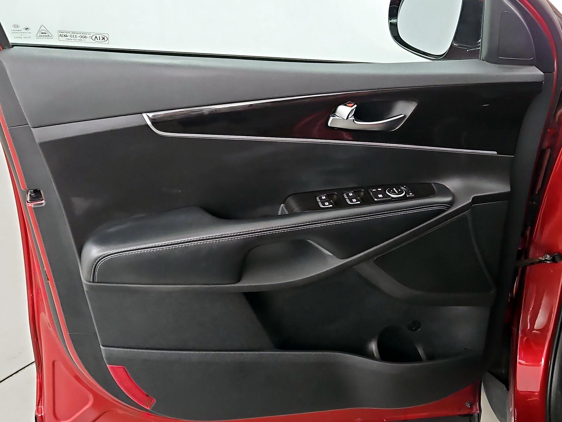 Thumbnail: 2019 Kia Sorento - 12