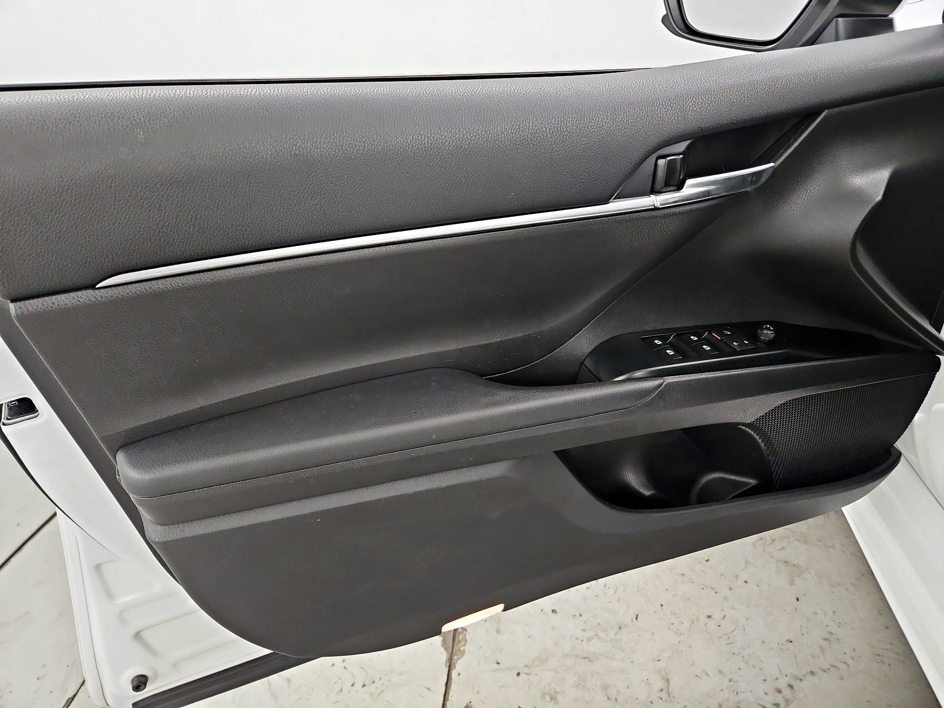 Thumbnail: 2019 Toyota Camry - 12