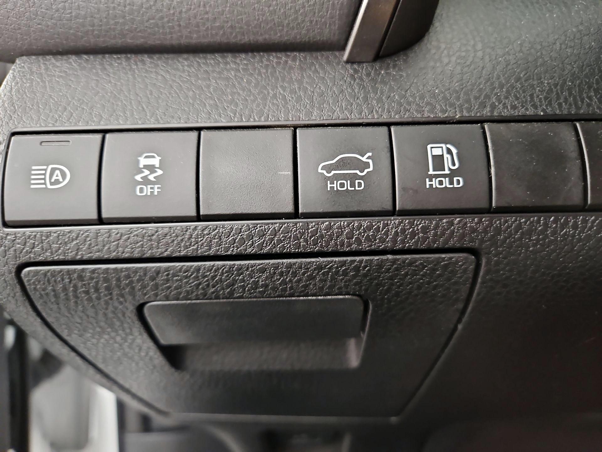 Thumbnail: 2019 Toyota Camry - 13