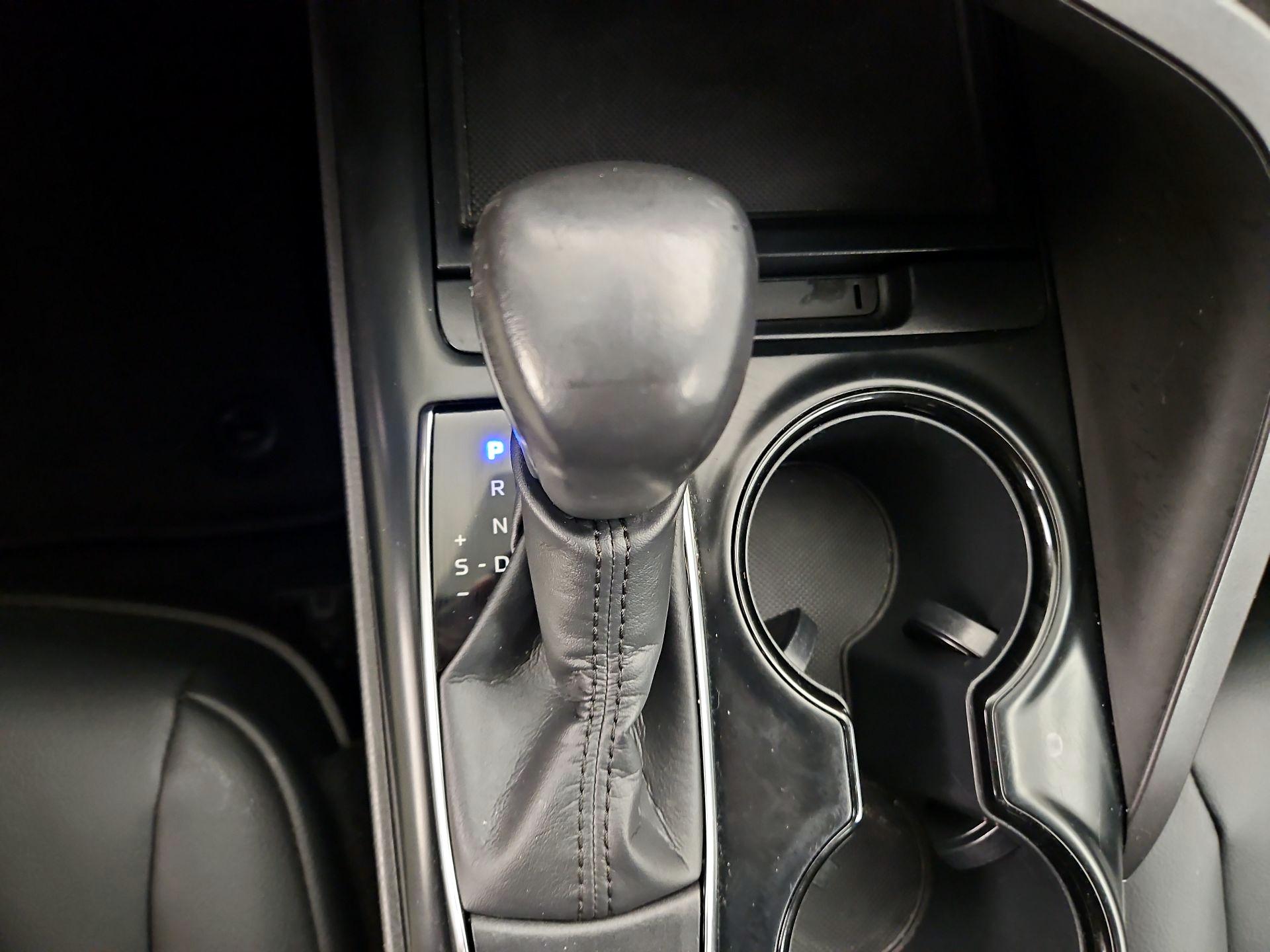 Thumbnail: 2019 Toyota Camry - 17