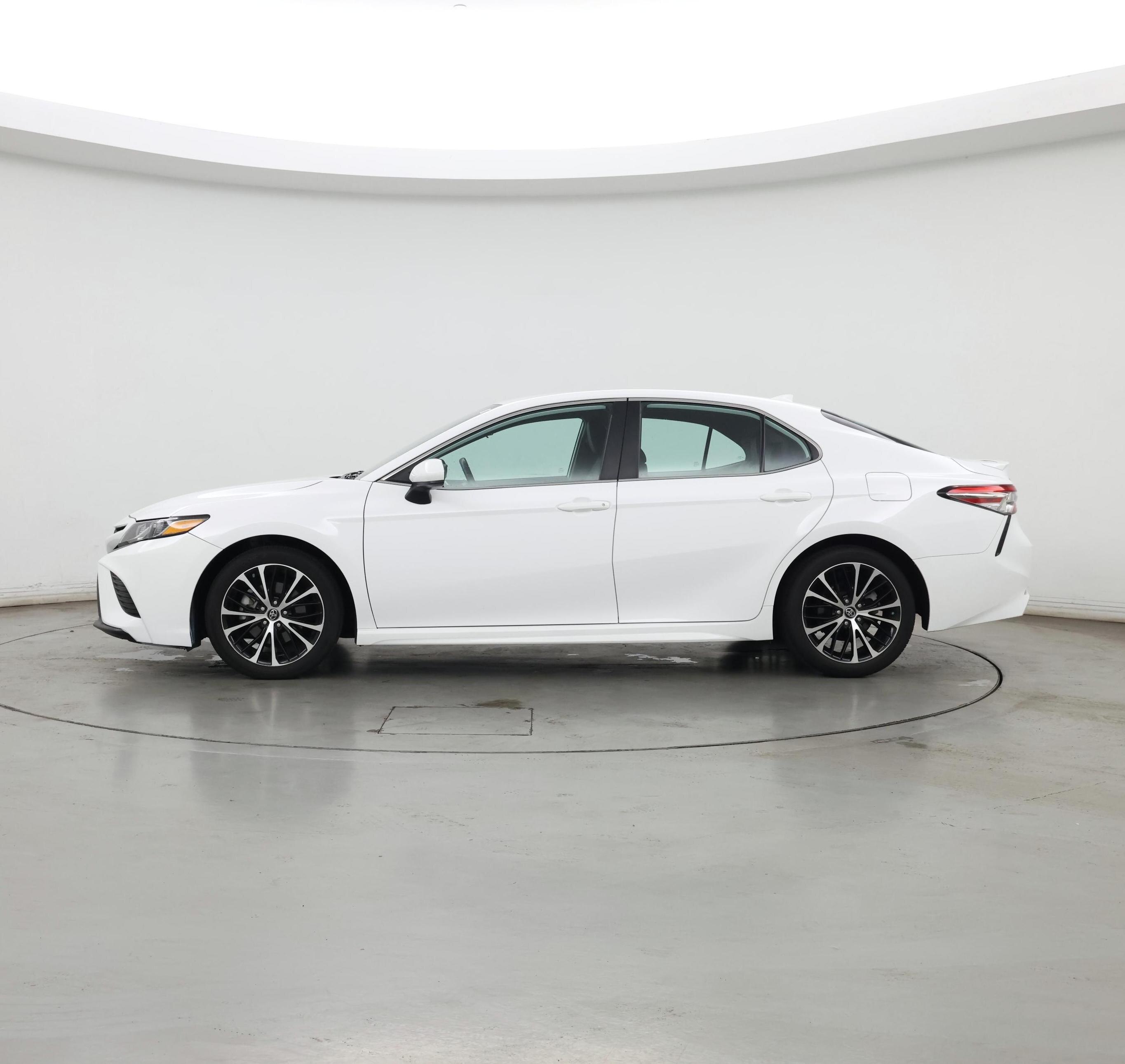 Thumbnail: 2019 Toyota Camry - 3