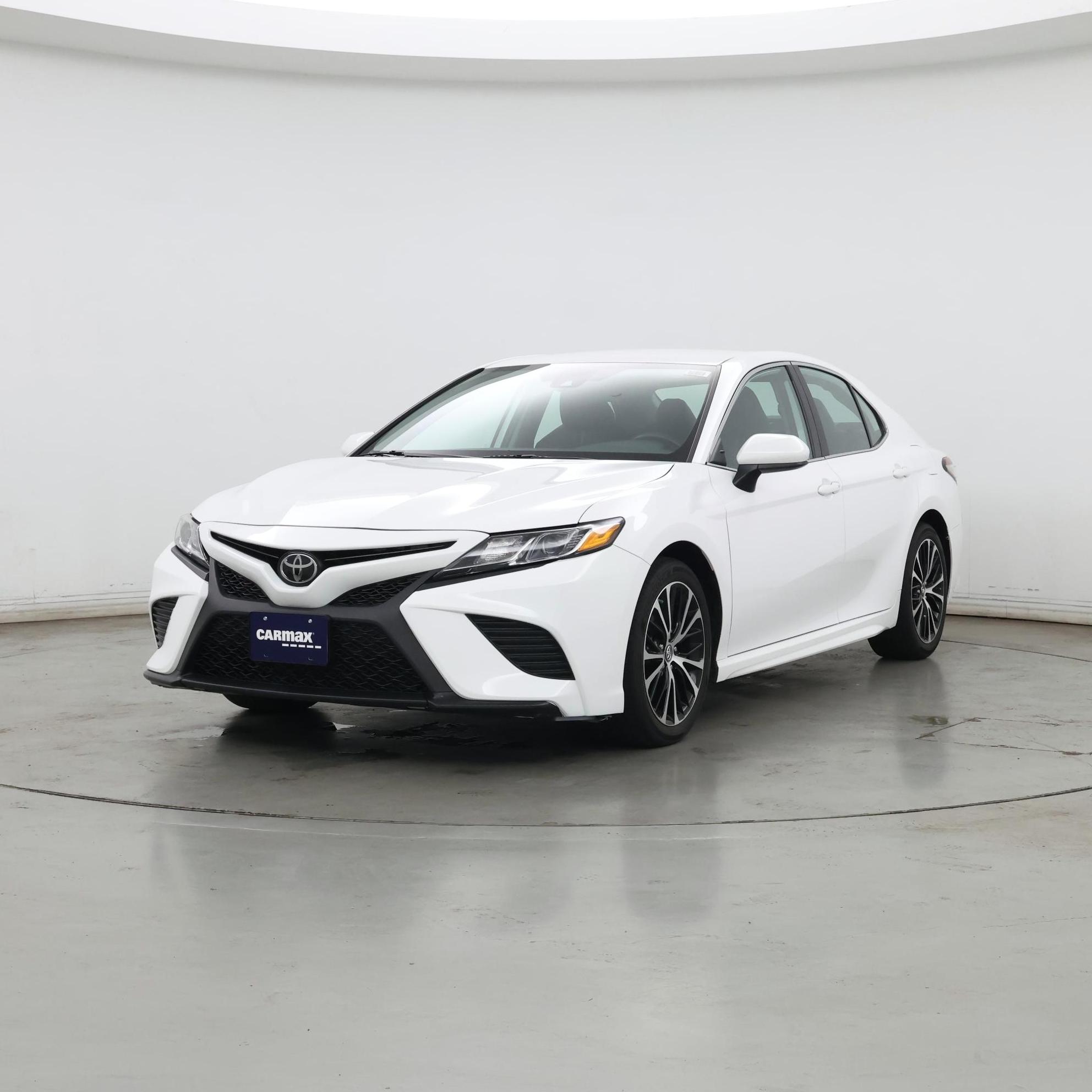 Thumbnail: 2019 Toyota Camry - 4
