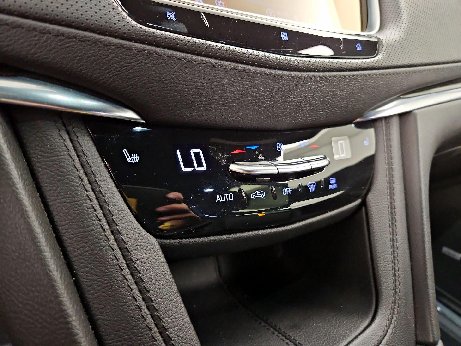 Thumbnail: 2021 Cadillac XT5 - 17