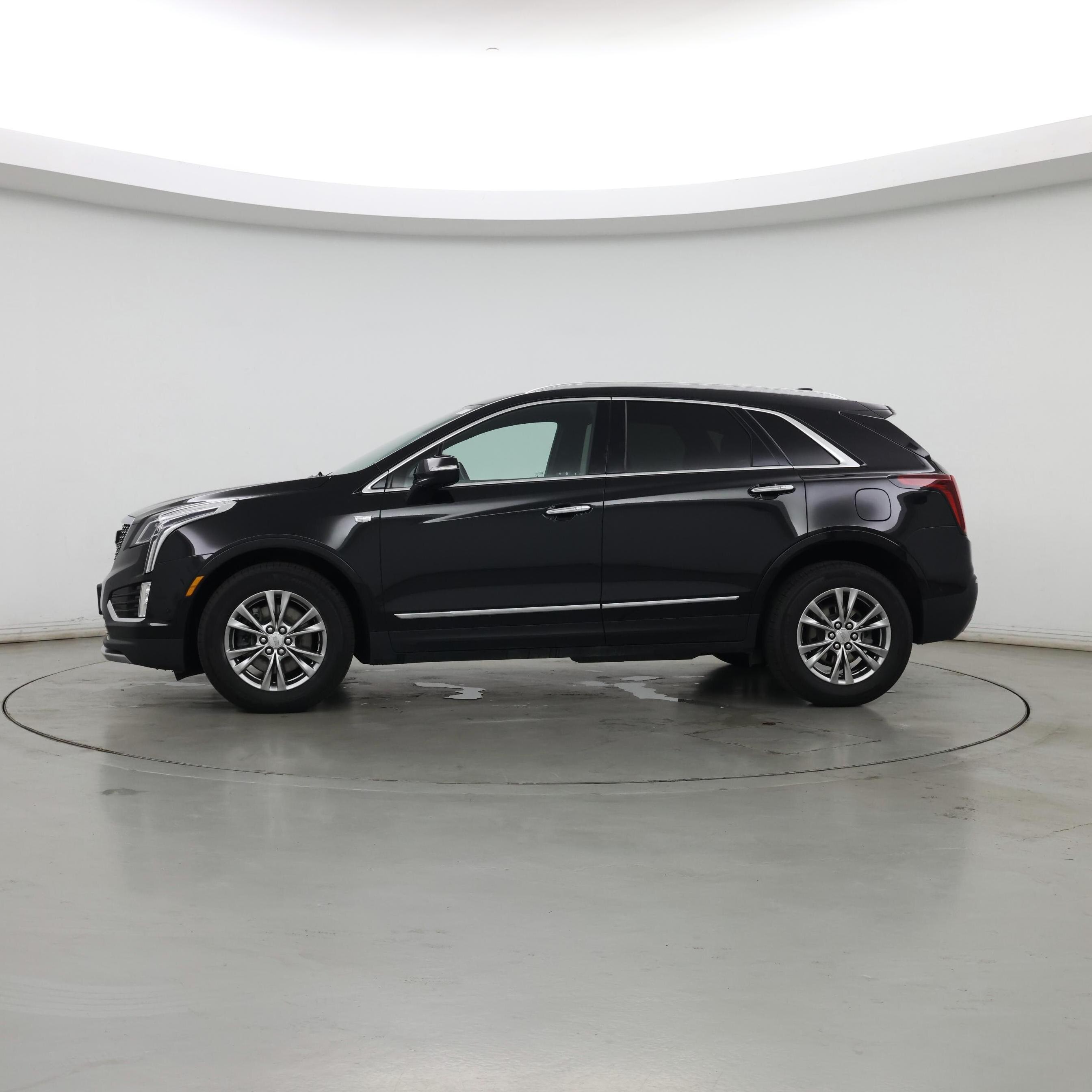 Thumbnail: 2021 Cadillac XT5 - 3