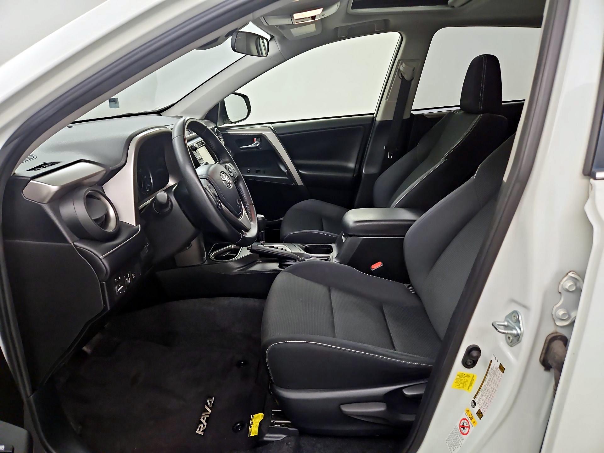 Thumbnail: 2018 Toyota RAV4 - 9