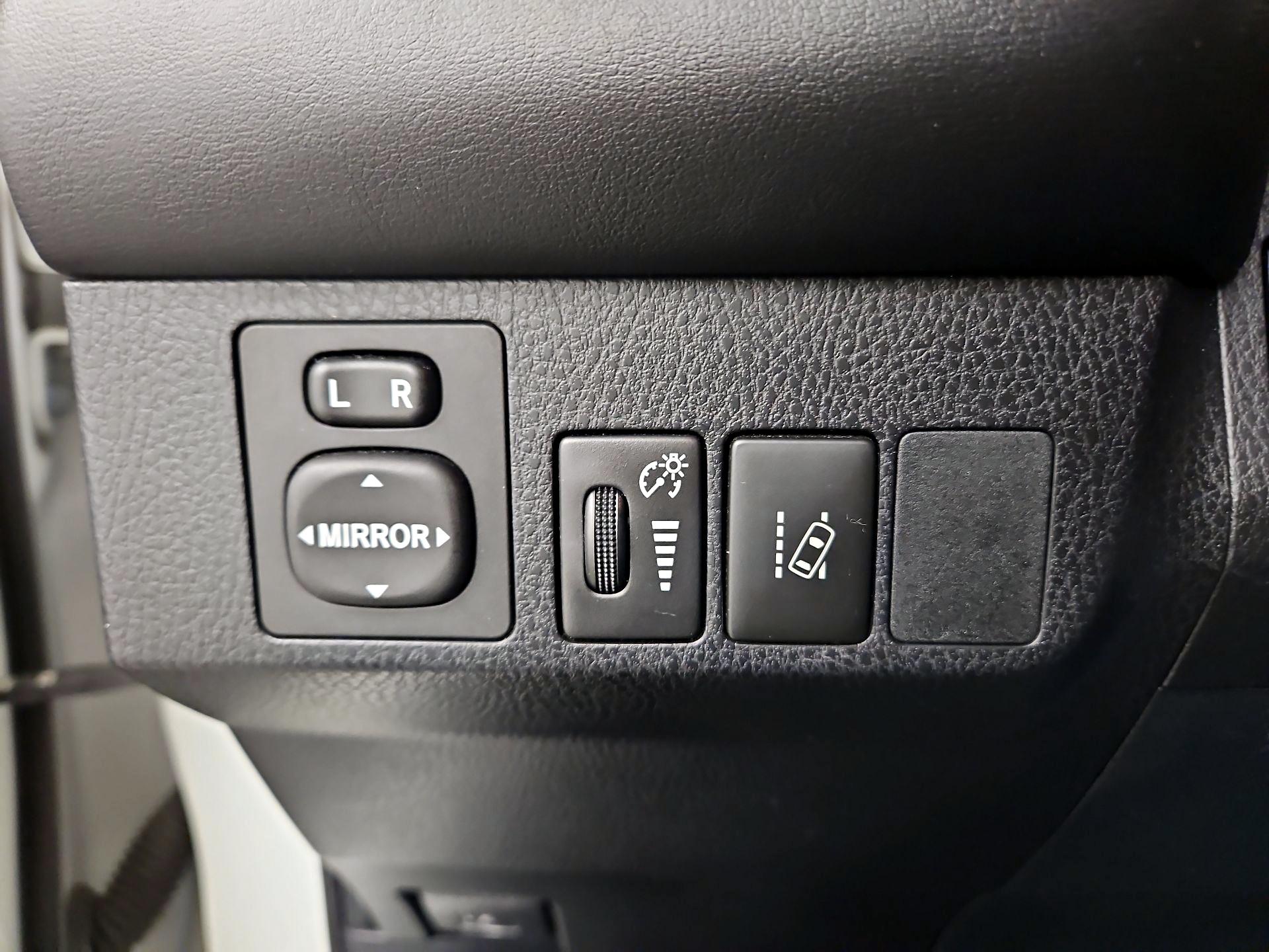 Thumbnail: 2018 Toyota RAV4 - 11