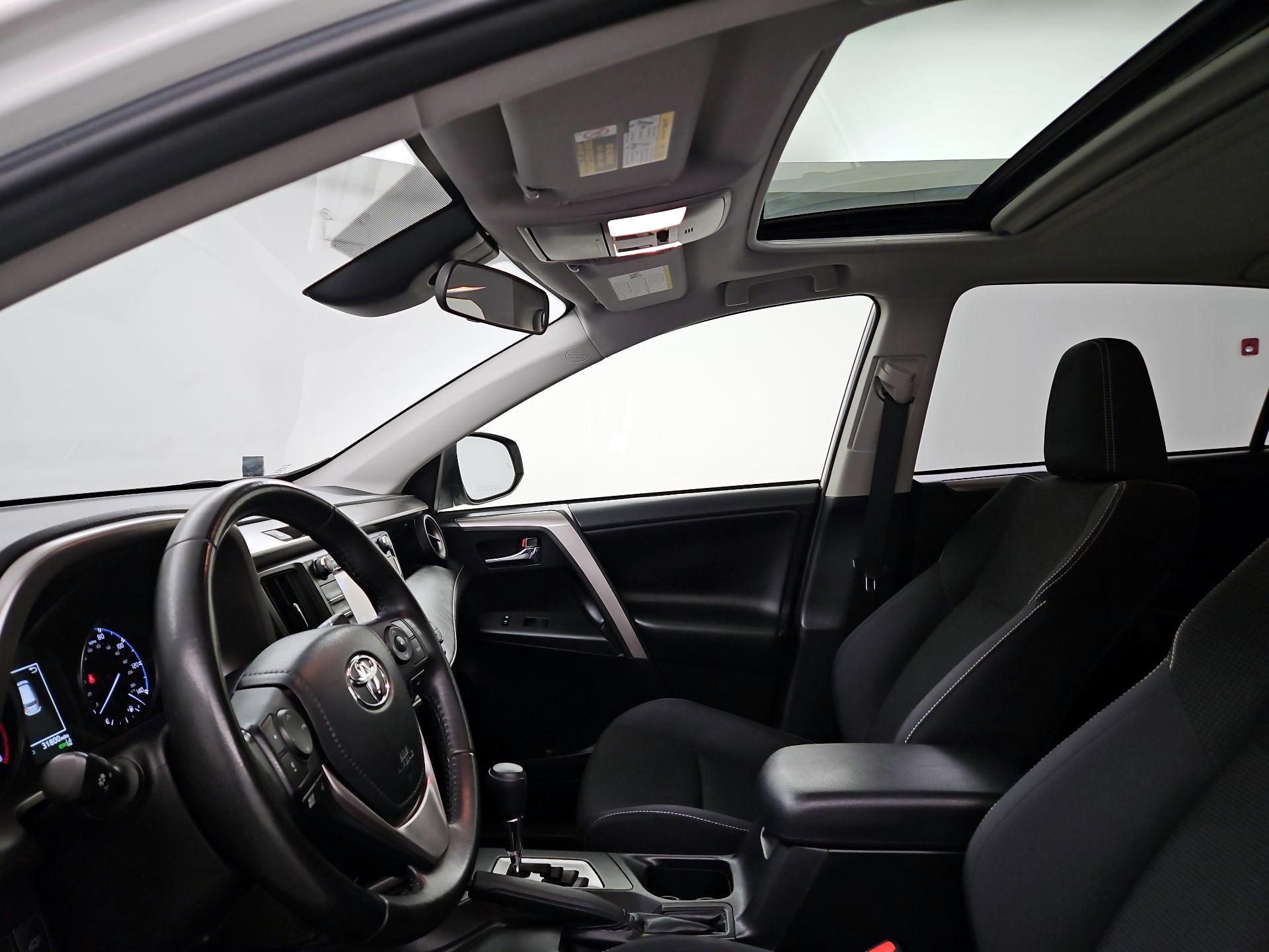 Thumbnail: 2018 Toyota RAV4 - 17