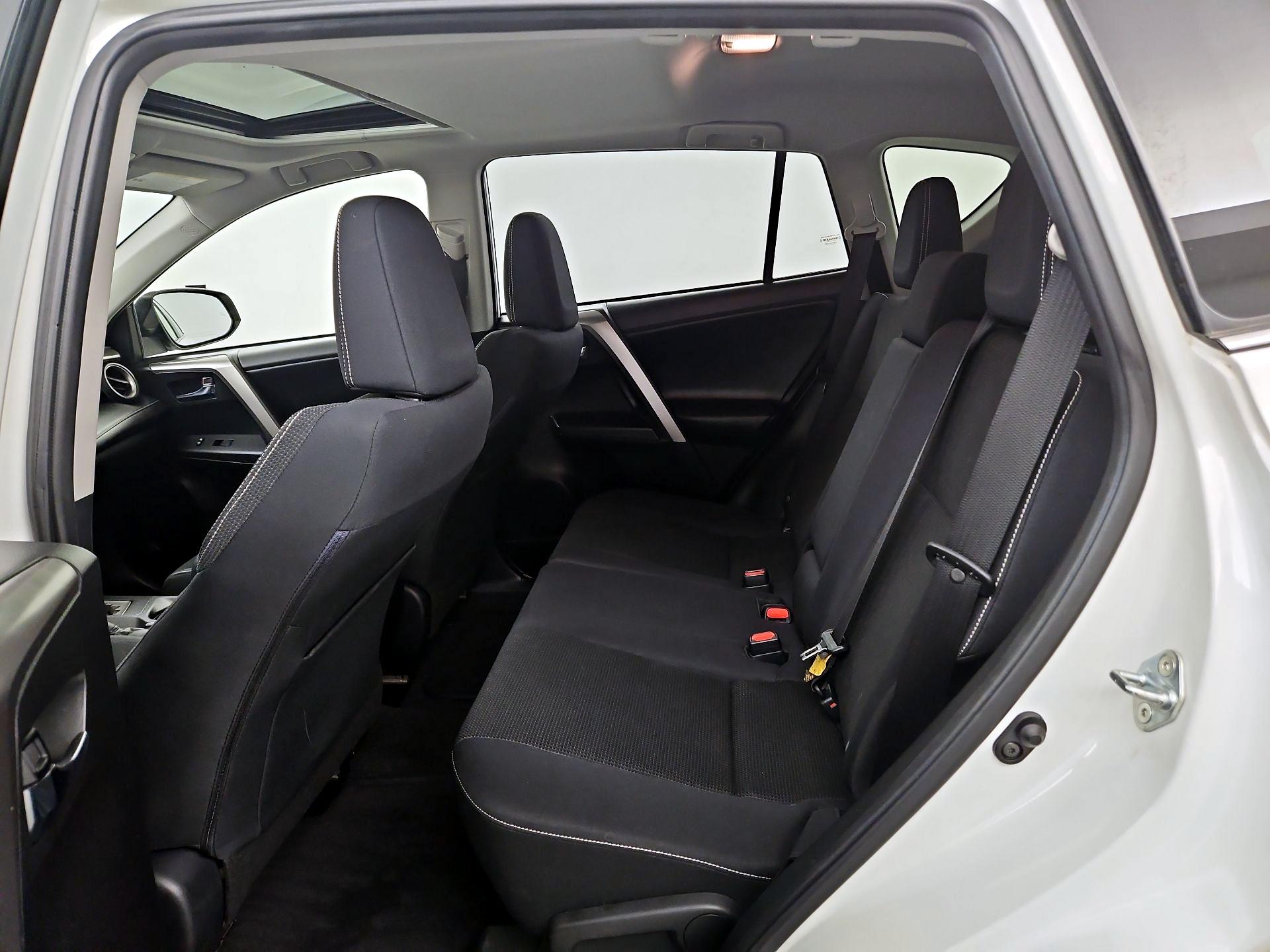 Thumbnail: 2018 Toyota RAV4 - 18