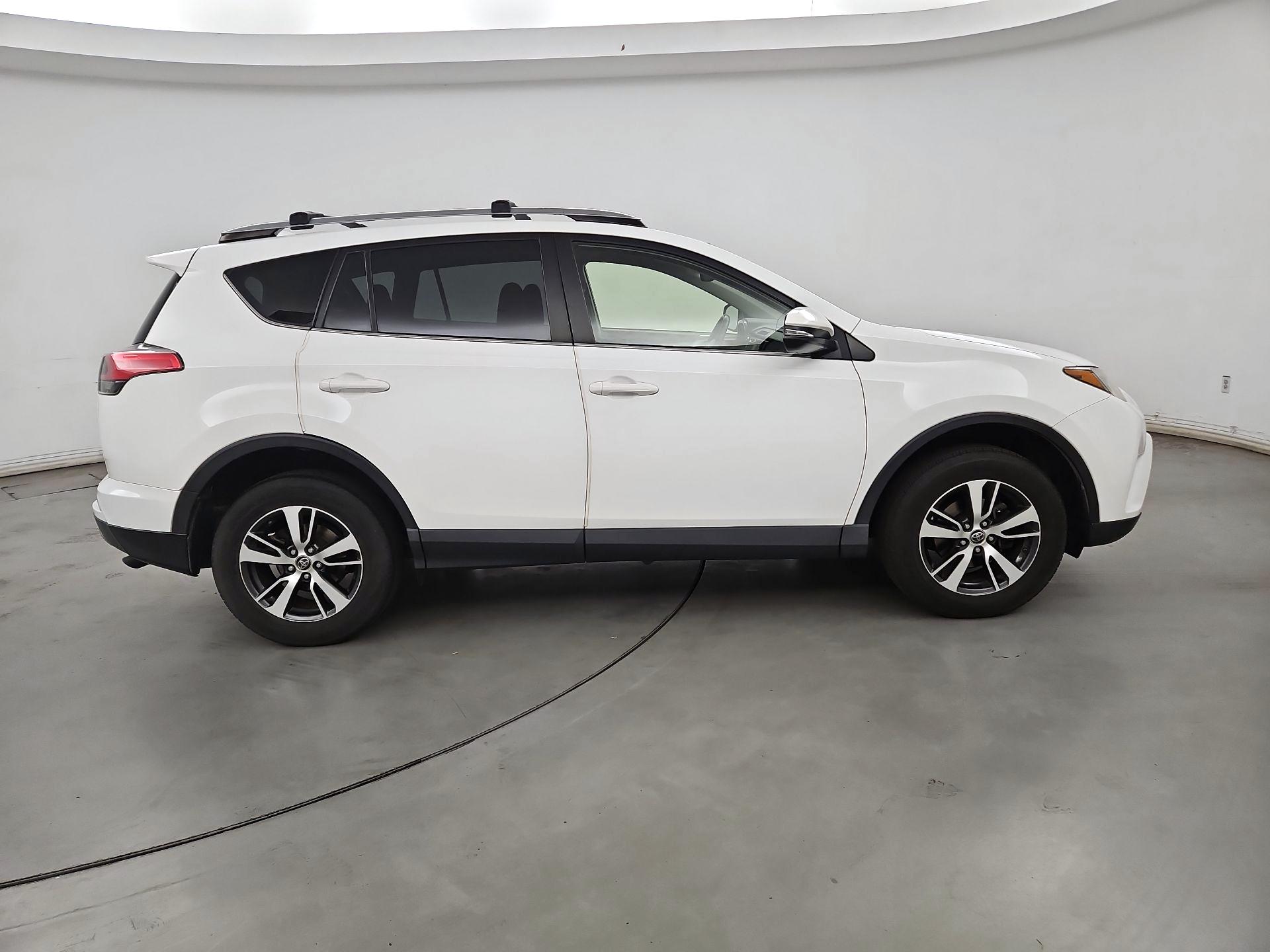Thumbnail: 2018 Toyota RAV4 - 4