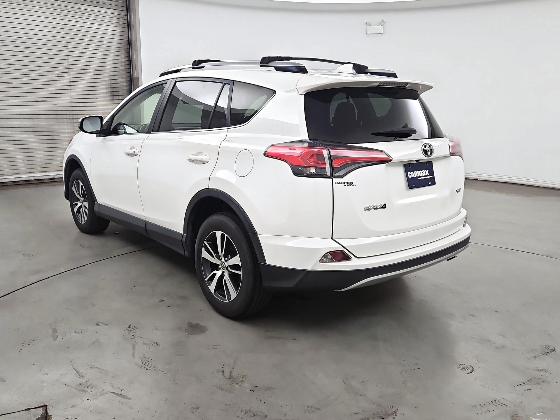 Thumbnail: 2018 Toyota RAV4 - 7