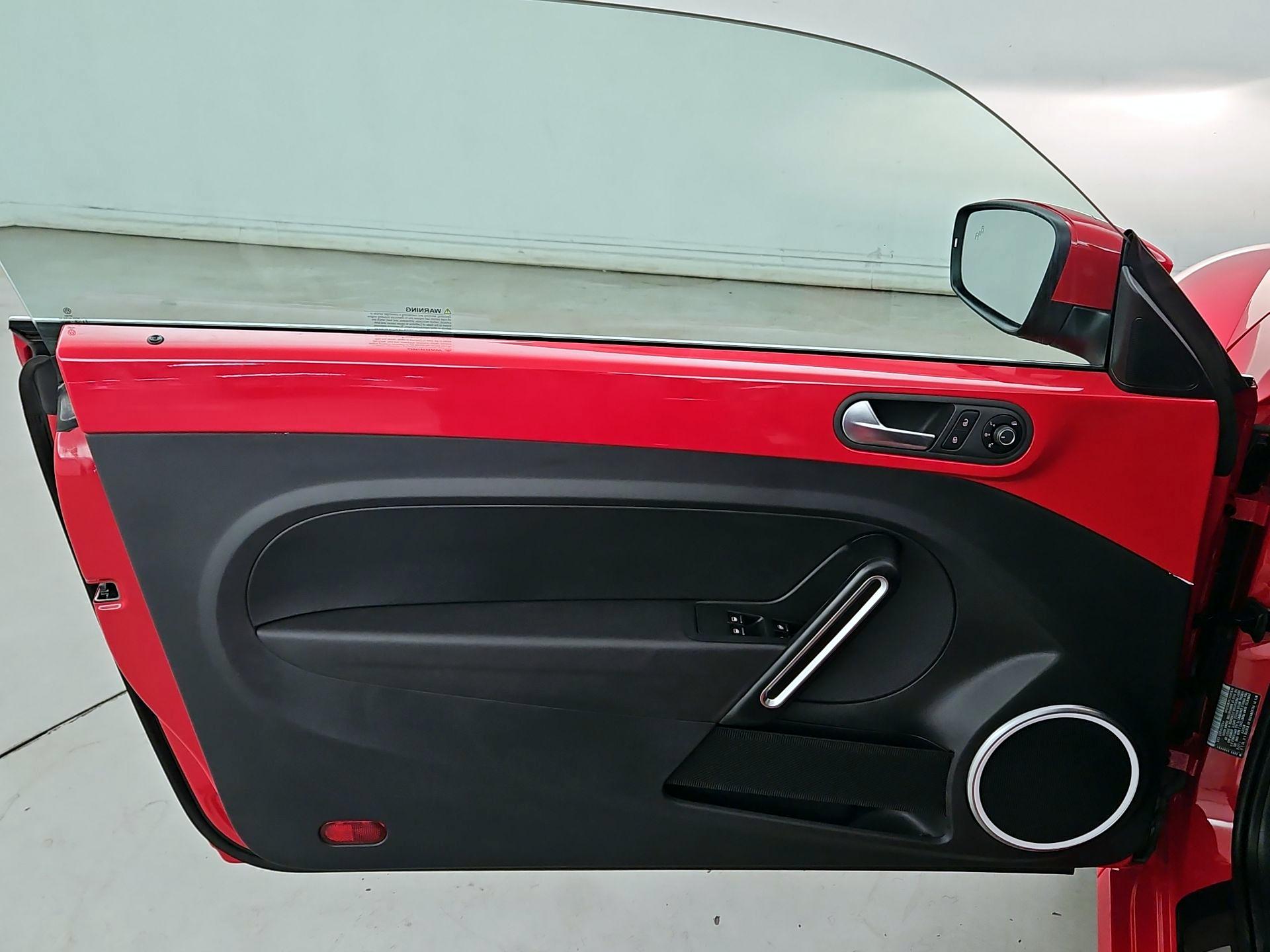 Thumbnail: 2019 Volkswagen Beetle - 12