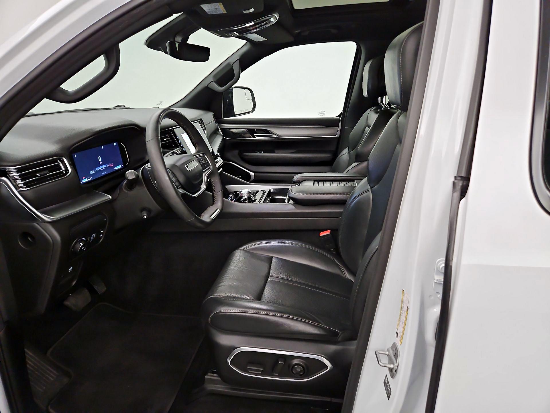 Thumbnail: 2023 Jeep Wagoneer - 11