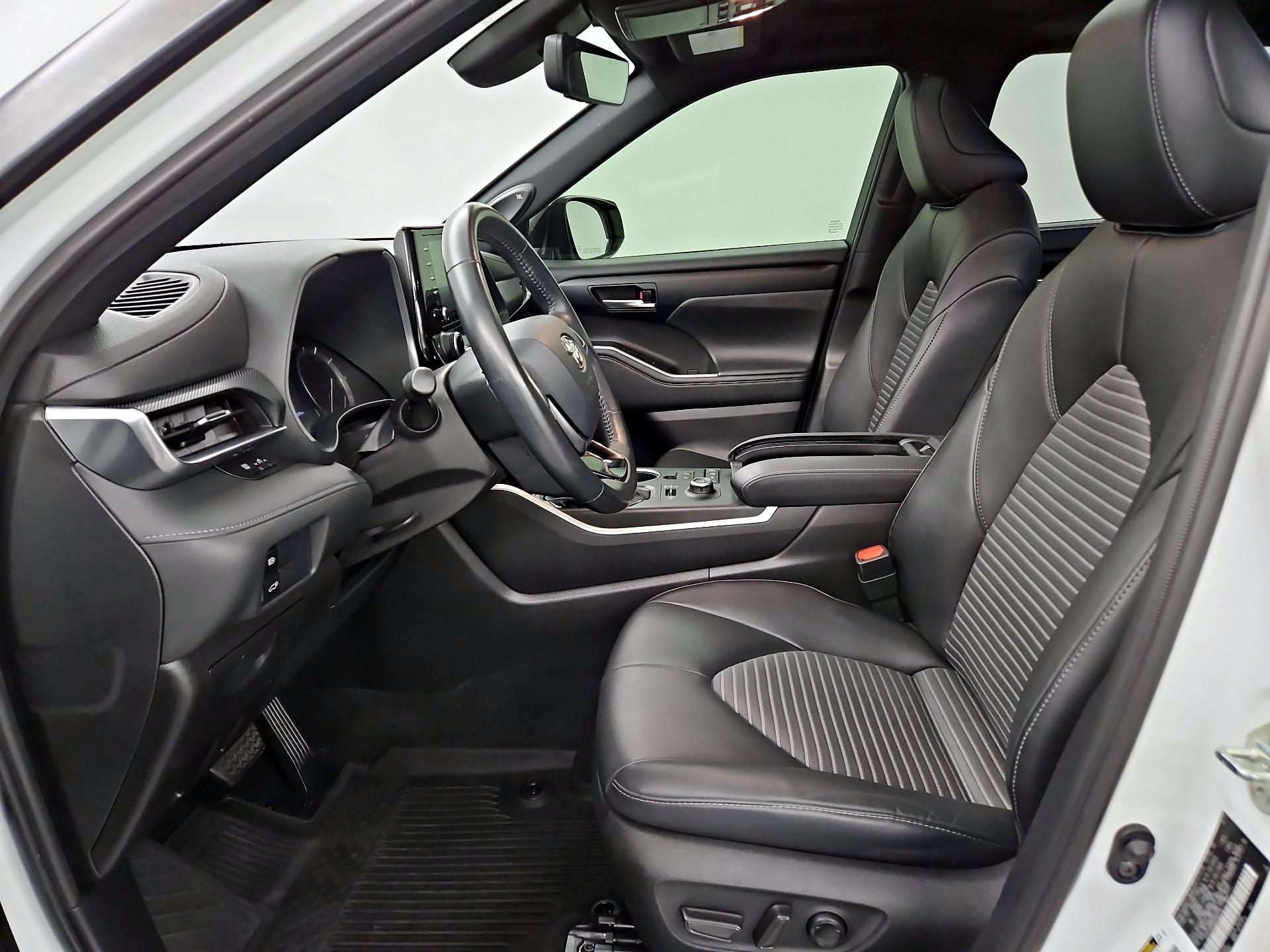 Thumbnail: 2021 Toyota Highlander - 11