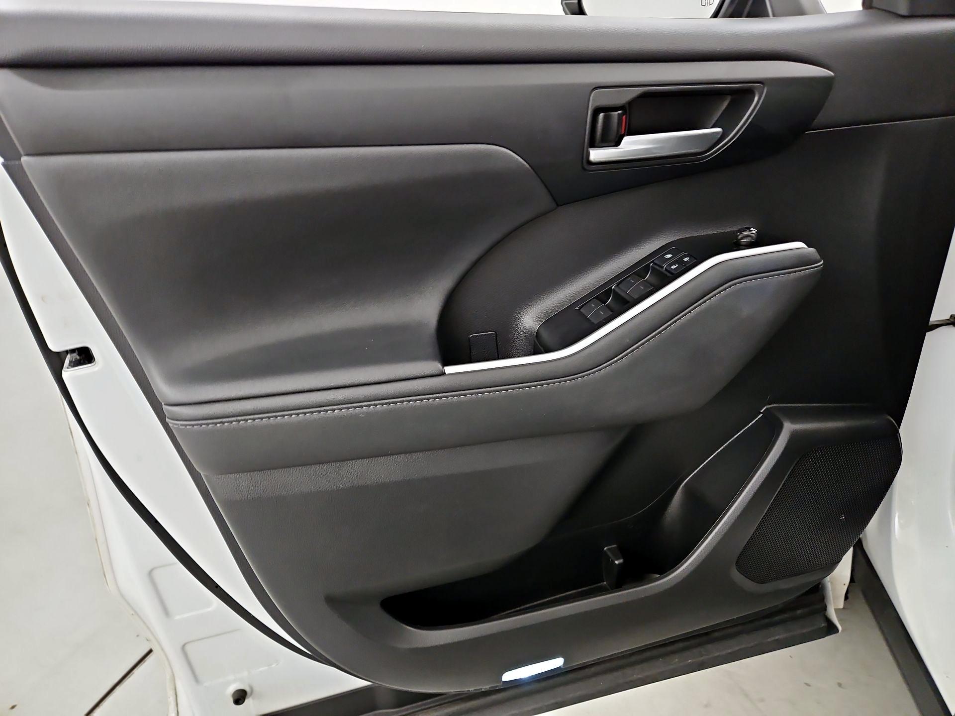 Thumbnail: 2021 Toyota Highlander - 12
