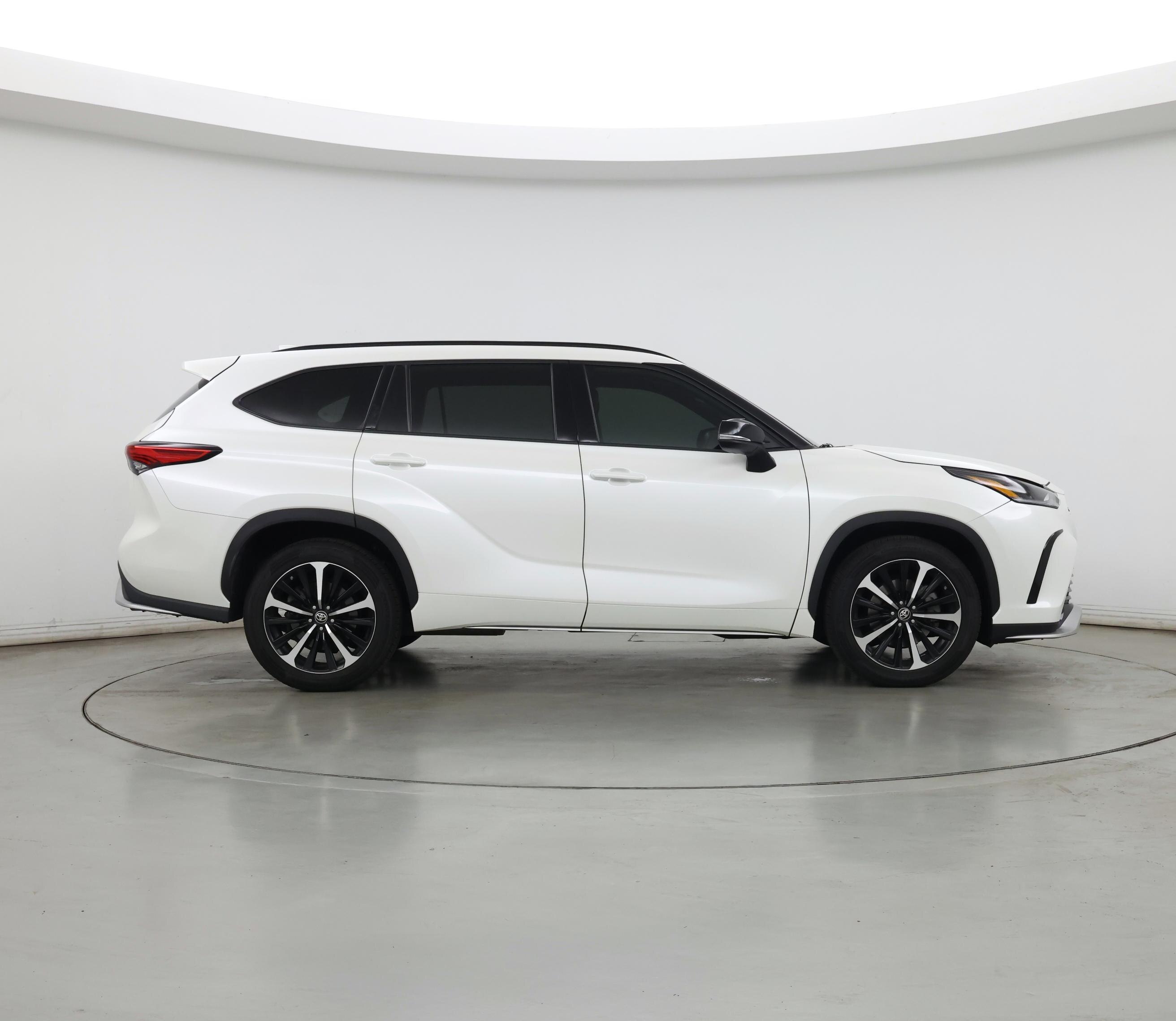 Thumbnail: 2021 Toyota Highlander - 7