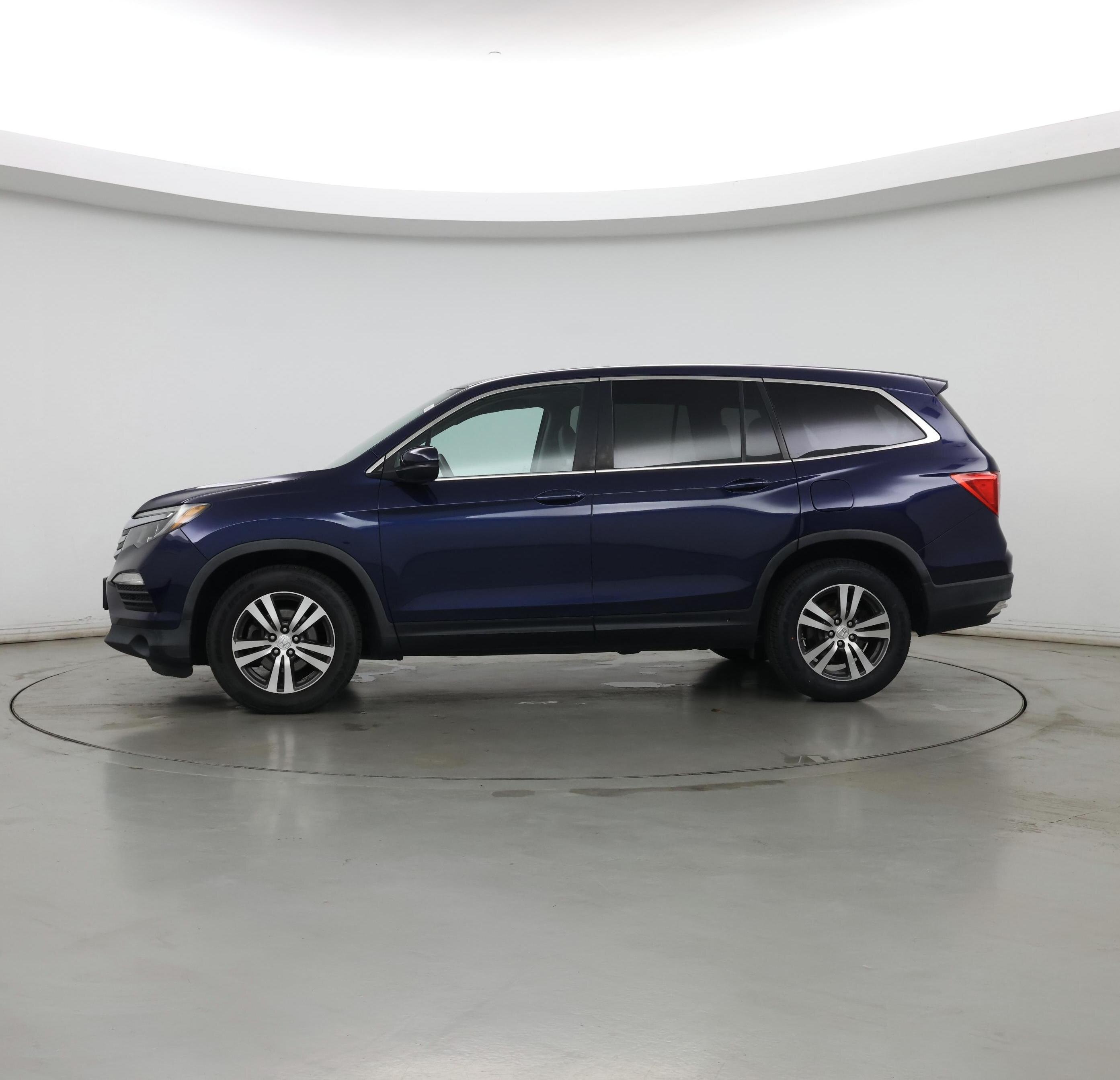 Thumbnail: 2016 Honda Pilot - 3