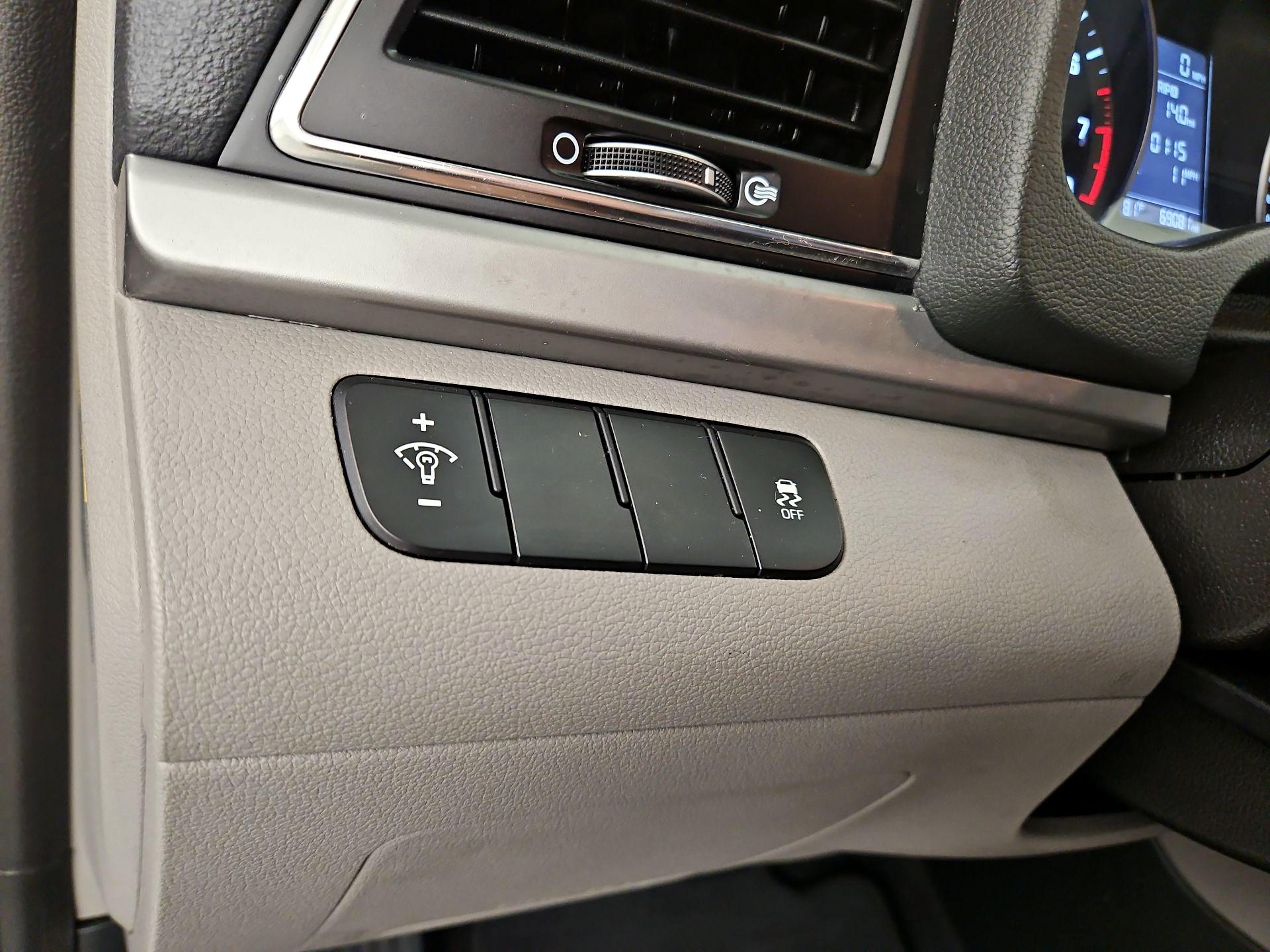 Thumbnail: 2017 Hyundai Elantra - 13