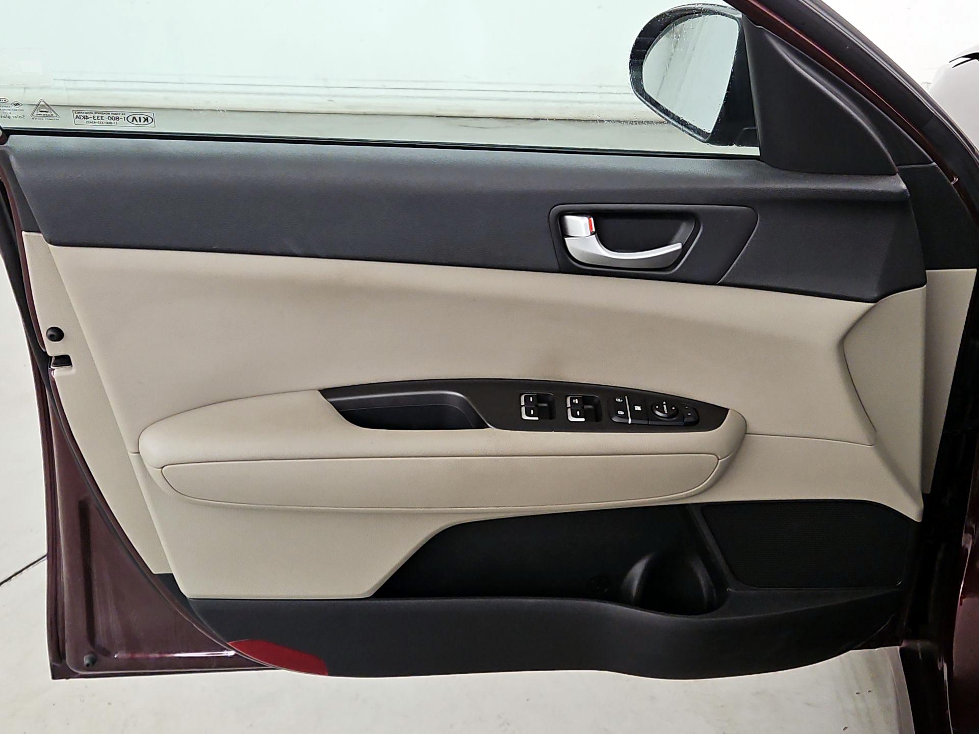 Thumbnail: 2017 Kia Optima - 12