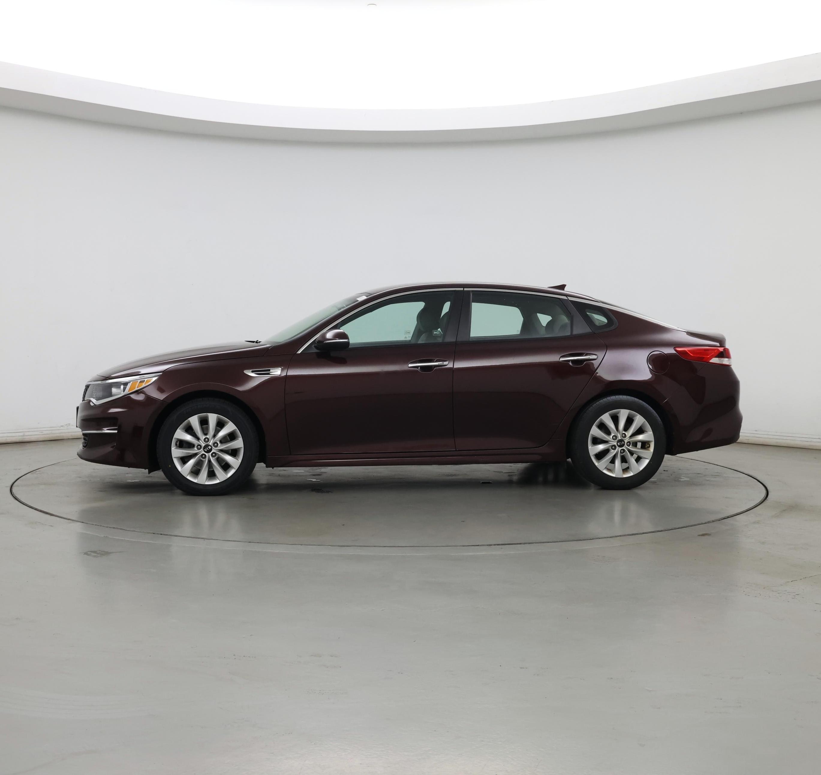 Thumbnail: 2017 Kia Optima - 3