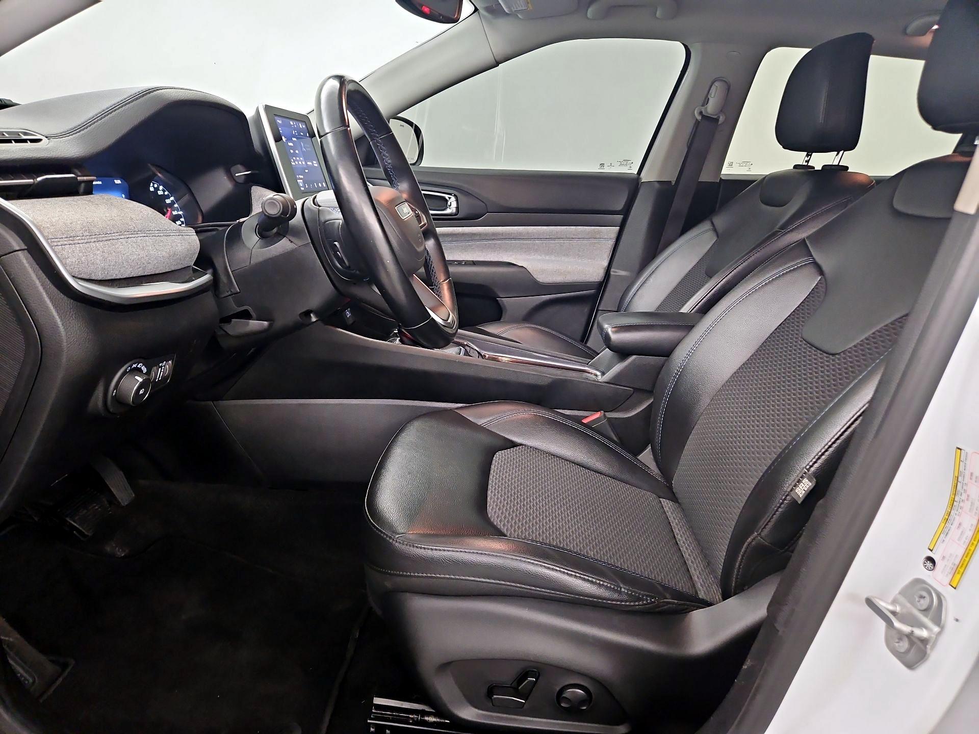 Thumbnail: 2022 Jeep Compass - 11