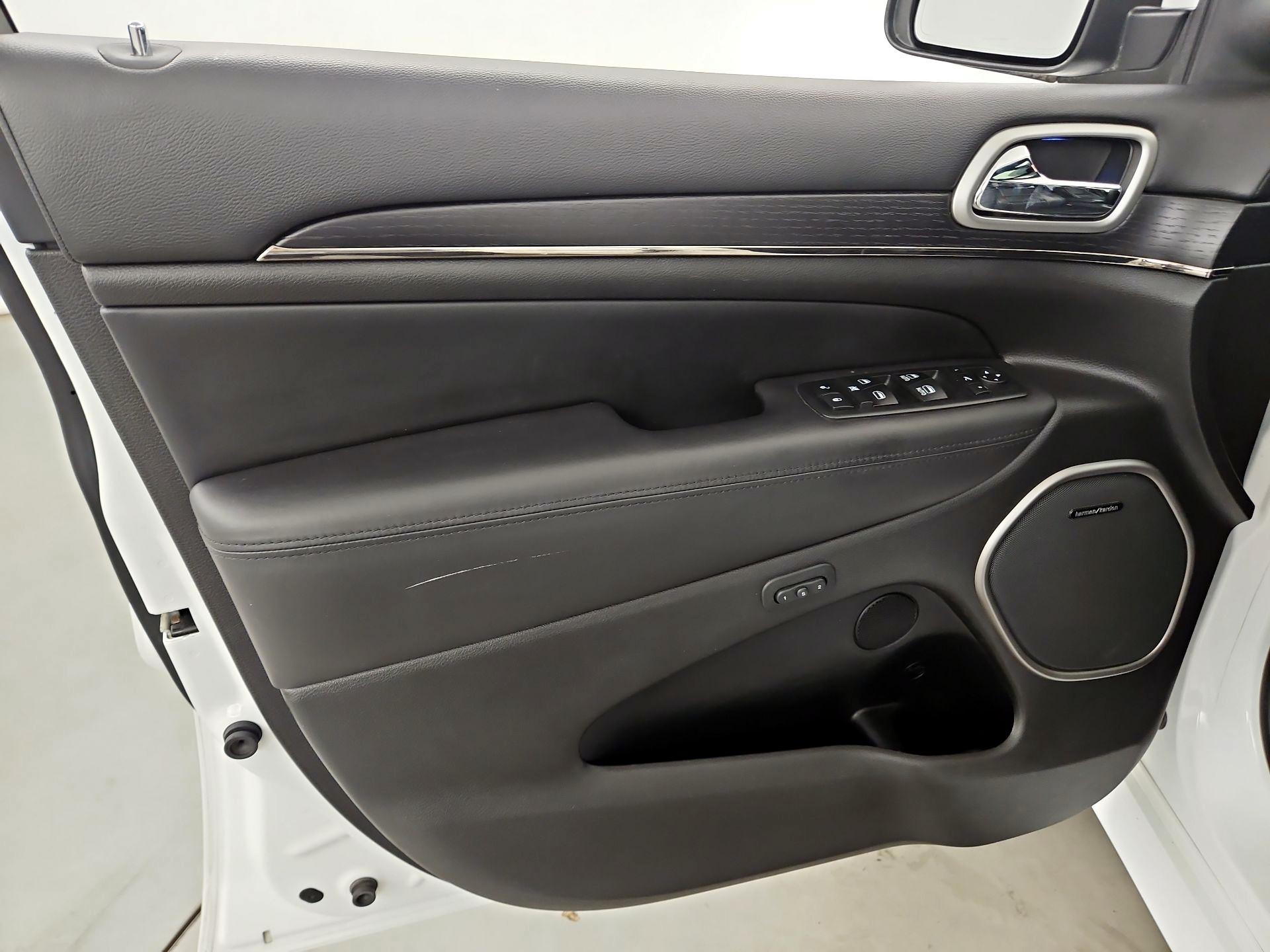 Thumbnail: 2018 Jeep Grand Cherokee - 12