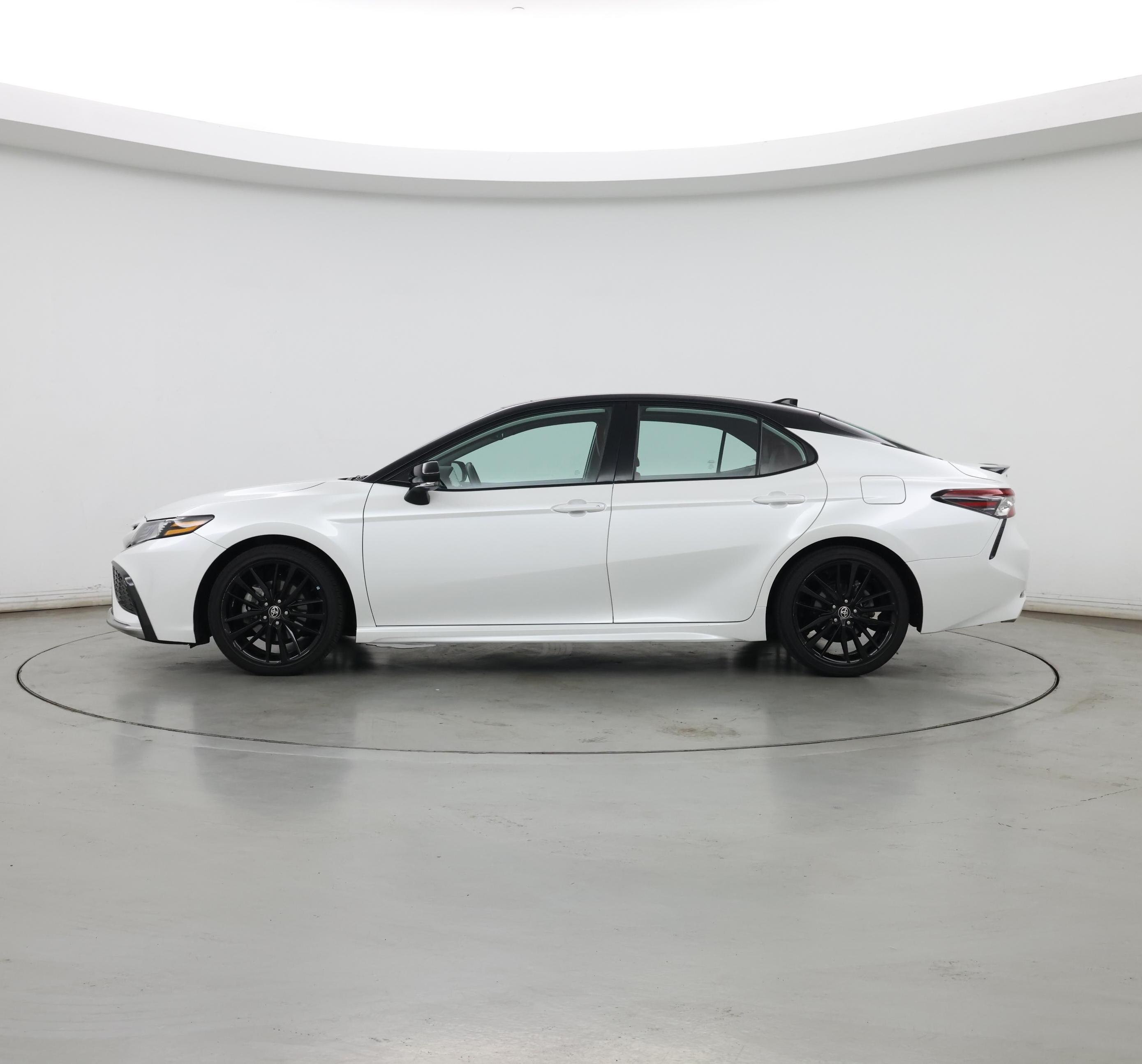 Thumbnail: 2022 Toyota Camry - 3