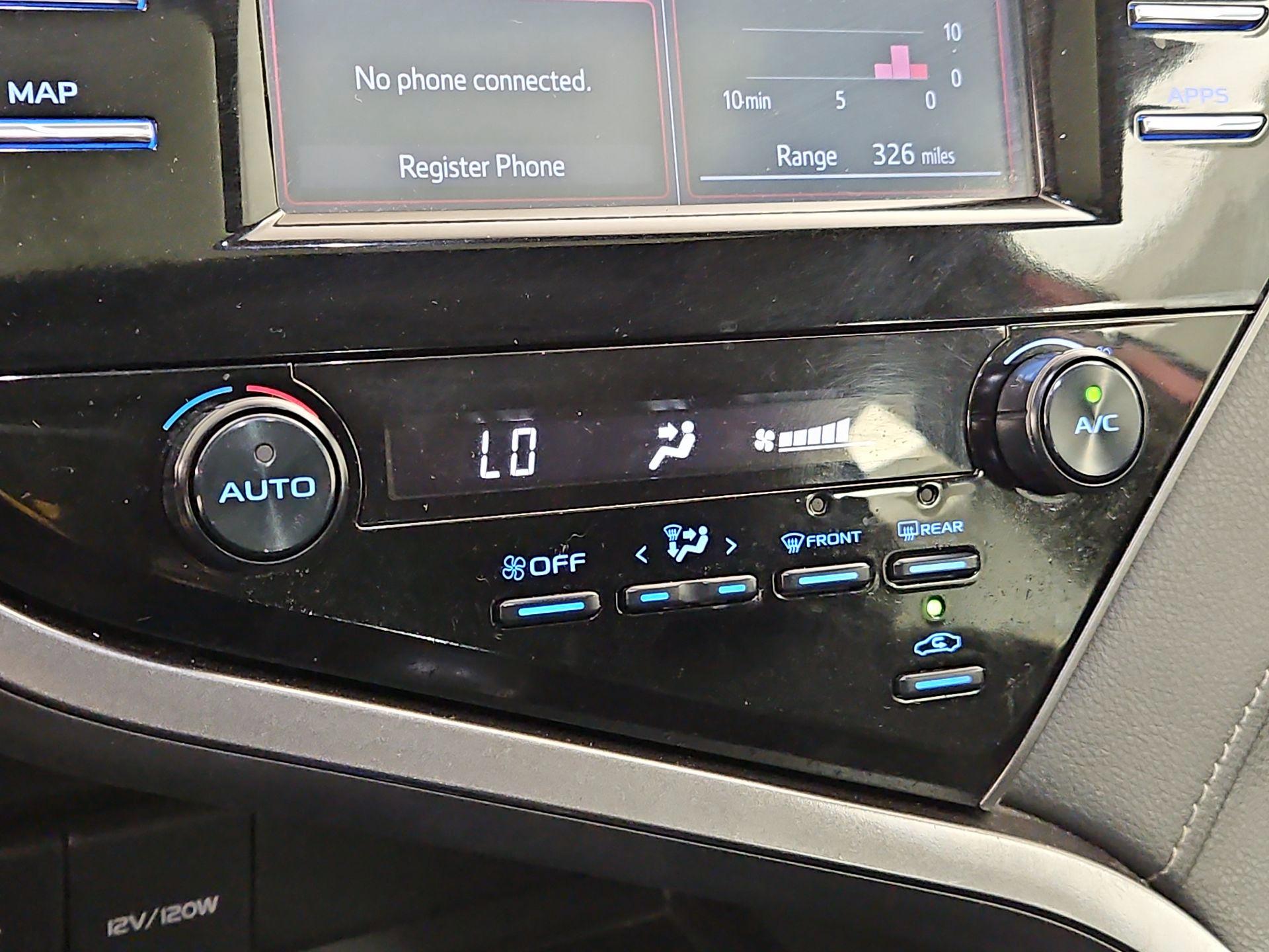 Thumbnail: 2019 Toyota Camry - 16