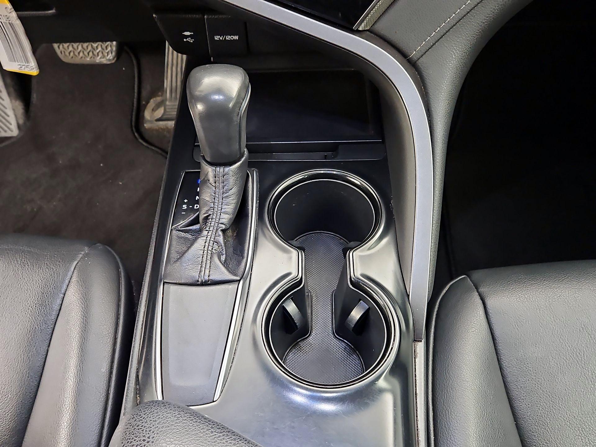 Thumbnail: 2019 Toyota Camry - 17