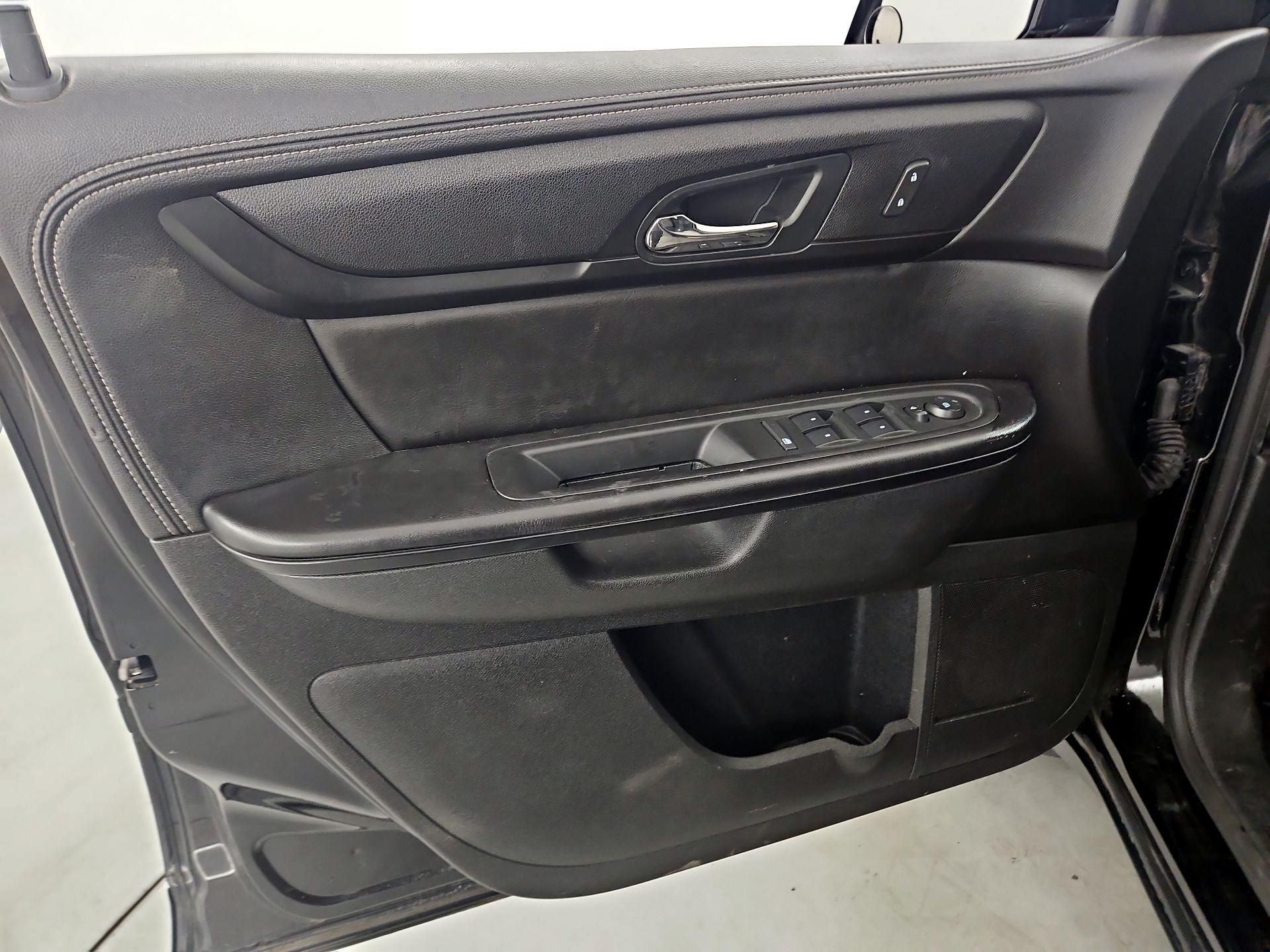 Thumbnail: 2016 Chevrolet Traverse - 12