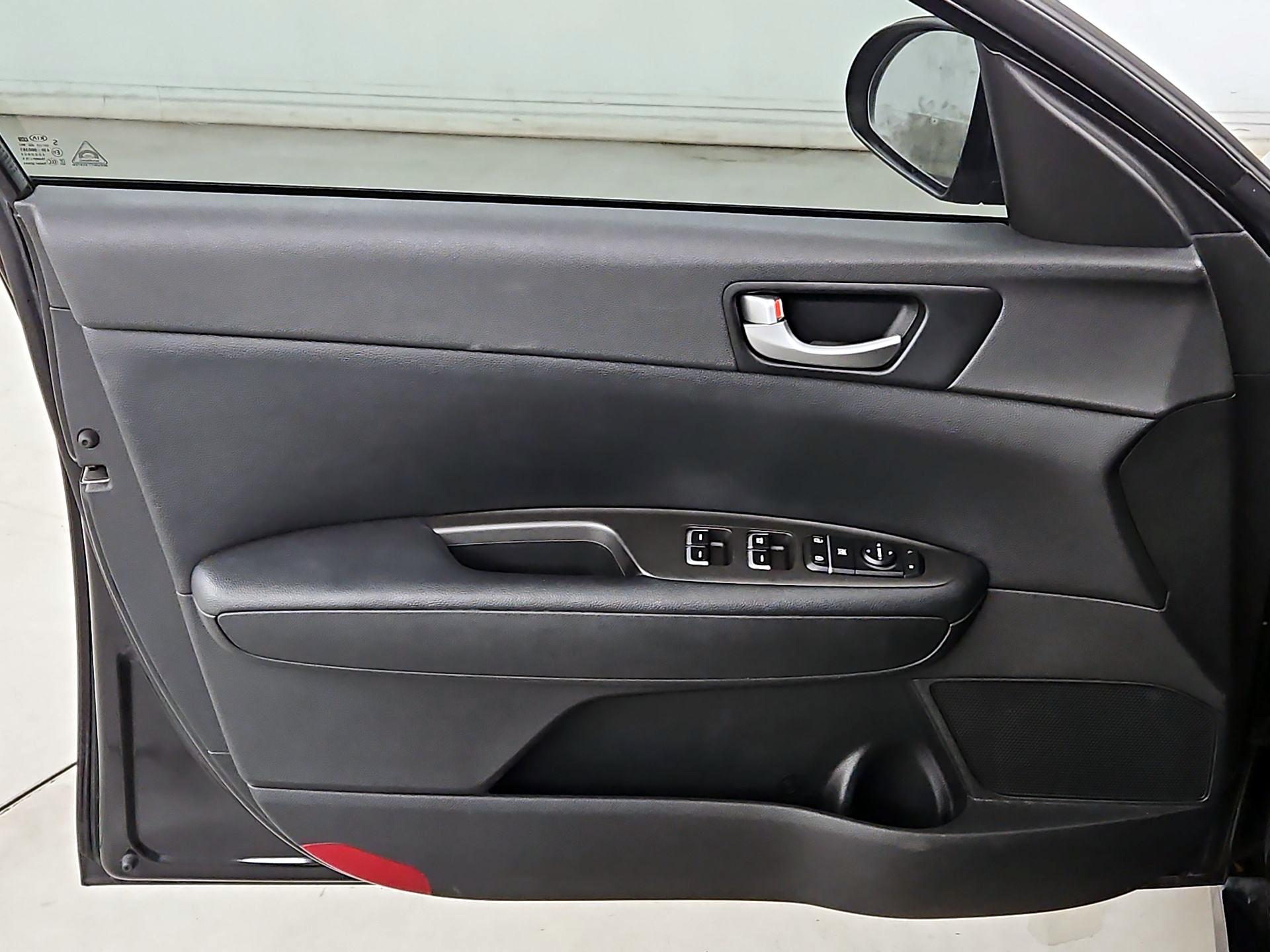 Thumbnail: 2017 Kia Optima - 12