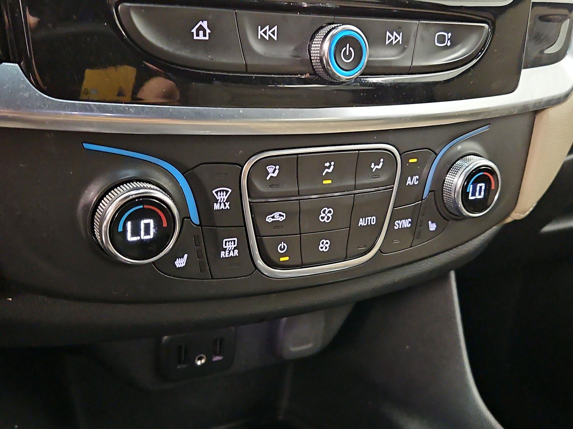 Thumbnail: 2022 Chevrolet Traverse - 16