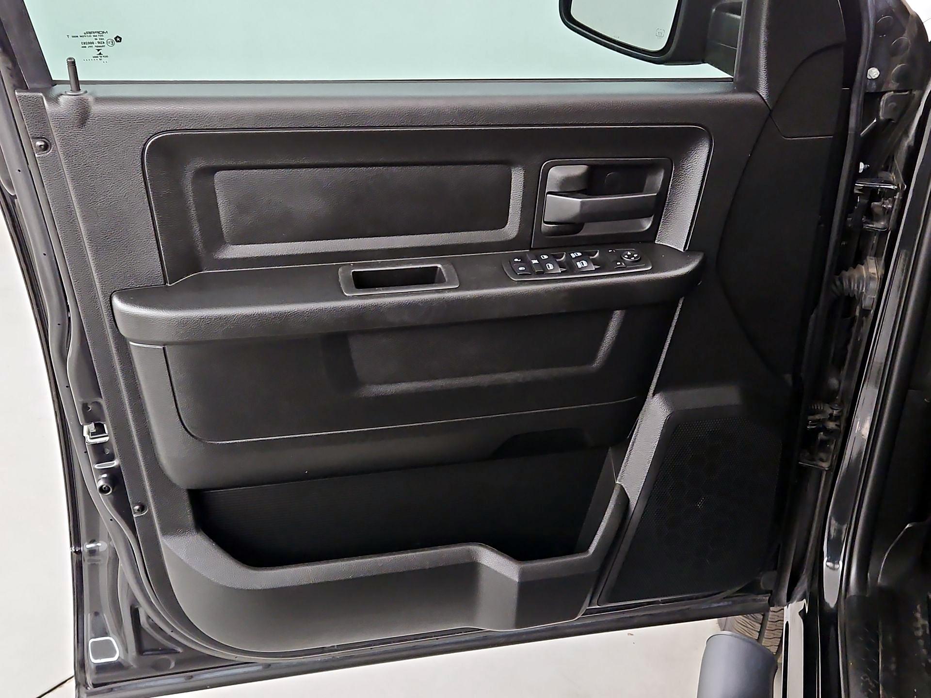 Thumbnail: 2019 RAM 1500 Classic - 12