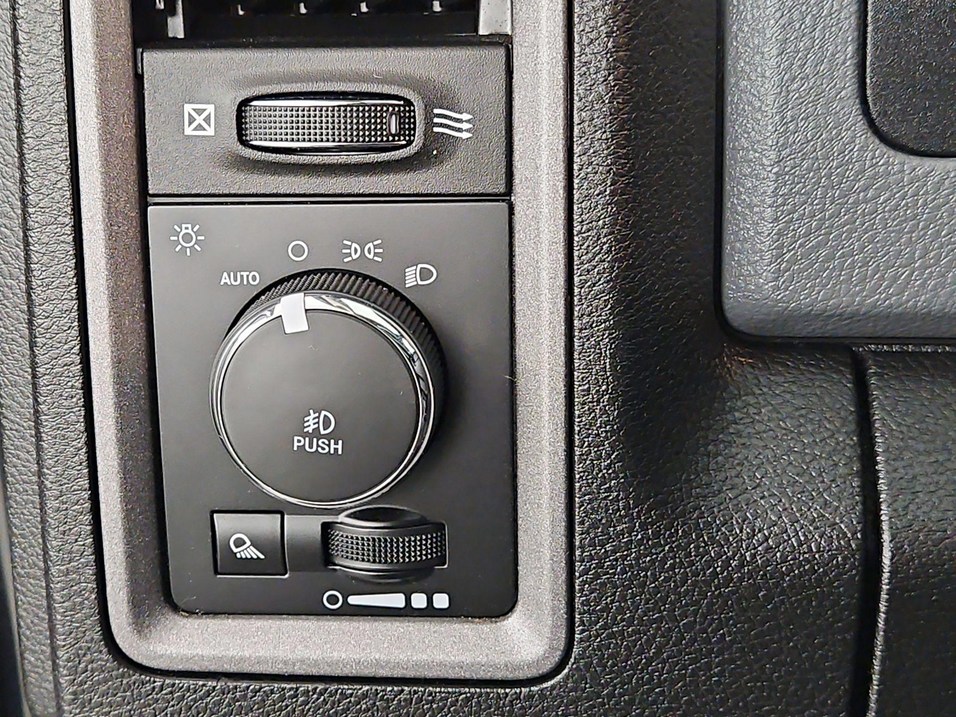 Thumbnail: 2019 RAM 1500 Classic - 13