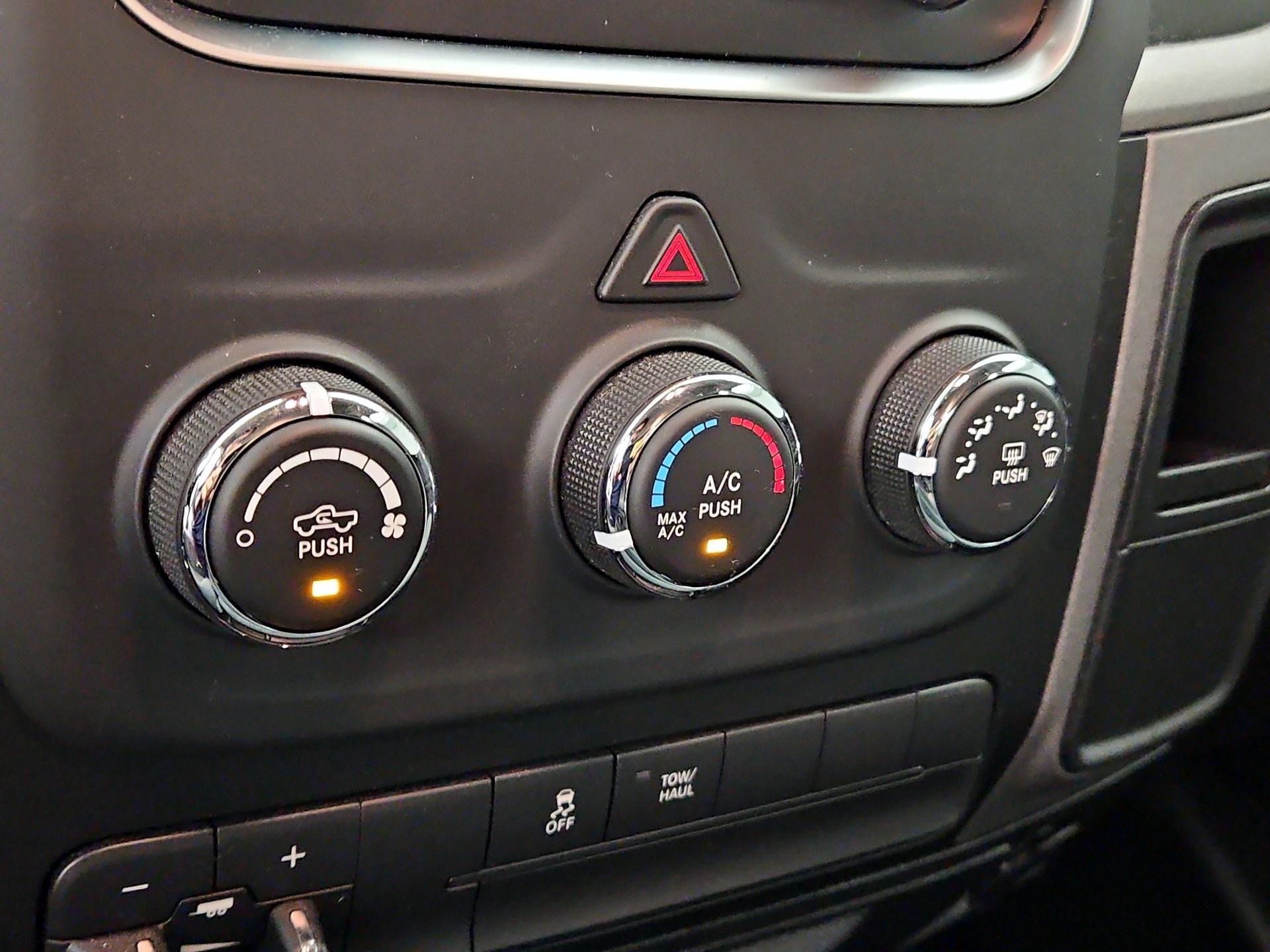 Thumbnail: 2019 RAM 1500 Classic - 16