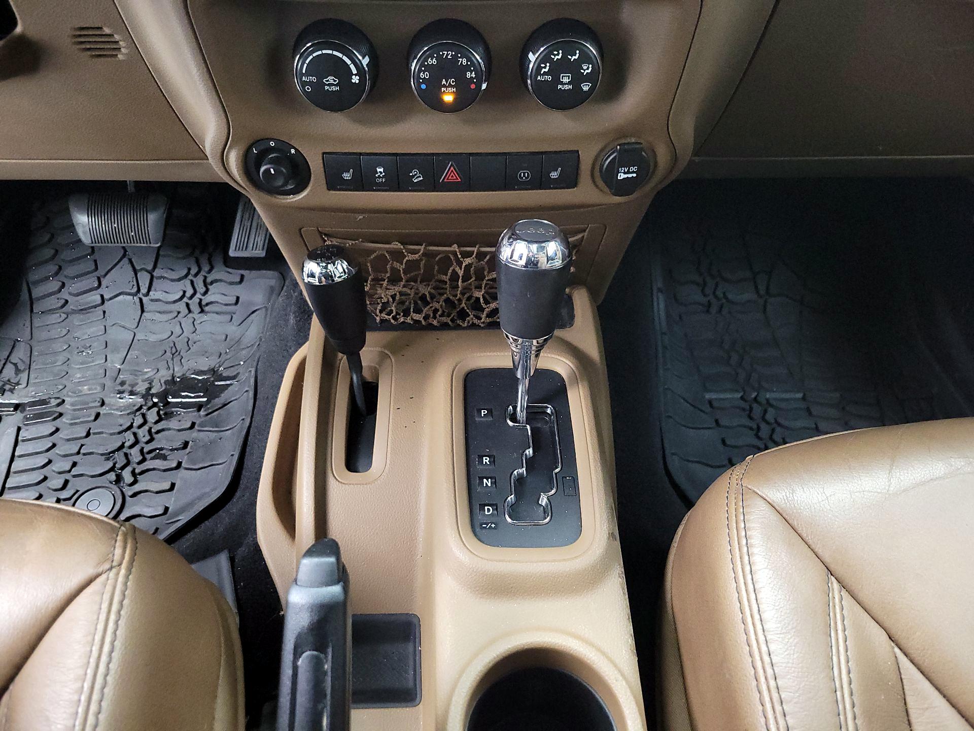 Thumbnail: 2015 Jeep Wrangler - 15